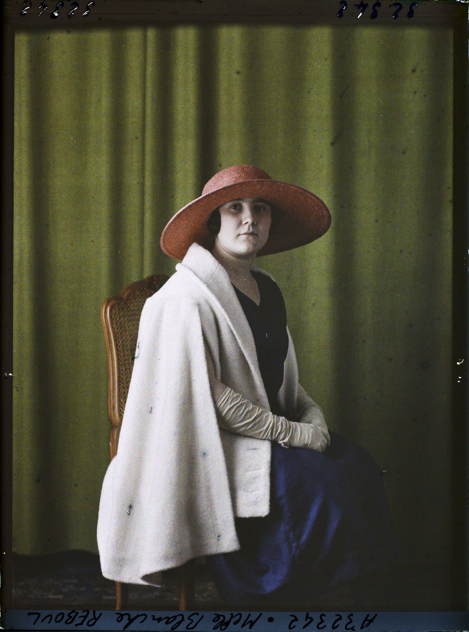 Image représentant https://musee-albert-kahn.s-museum.fr/home/NWQ2OTAwYzNmYjZlZTk1ZWQwODJmMjY4L2dlbmVyaWMtbm90aWNlLXRhYi9hdXRob3JpdHkvNjE3YTc5ZjVjZjhiODk2OGIzMzM3ZDIx/5d6900c3fb6ee95ed082f268/generic-notice-tab/authority/617a79ebcf8b8968b3337656 Mademoiselle Blanche Reboul