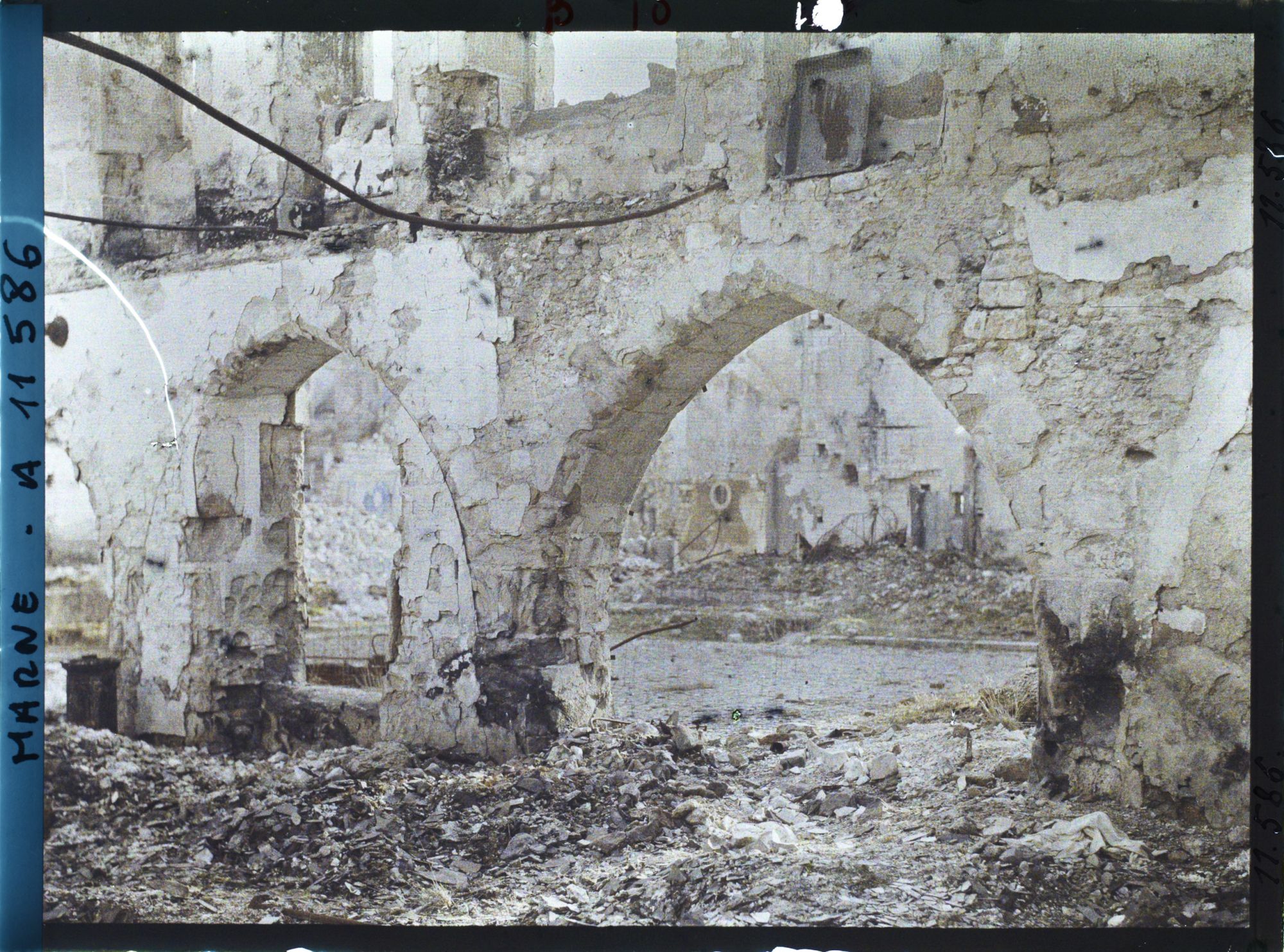 Image représentant L'ancien couvent des Pères Cordeliers, rue des Trois Raisinets
