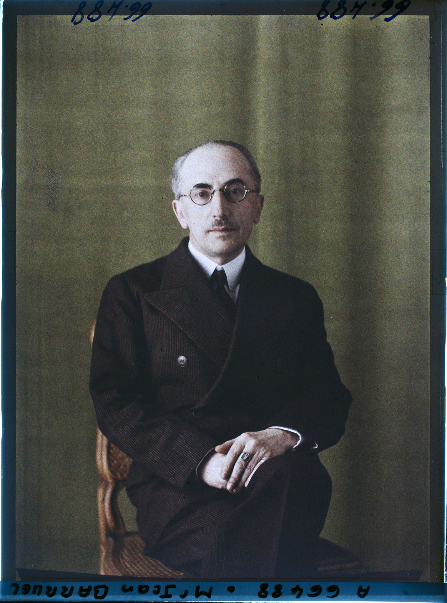 Image représentant Monsieur  https://musee-albert-kahn.s-museum.fr/home/NWQ2OTAwYzNmYjZlZTk1ZWQwODJmMjY4L2dlbmVyaWMtbm90aWNlLXRhYi9hdXRob3JpdHkvNjE3YTc5ZjVjZjhiODk2OGIzMzM3ZDIx/5d6900c3fb6ee95ed082f268/generic-notice-tab/authority/617a79ebcf8b8968b33367f0 Jean de Barruel