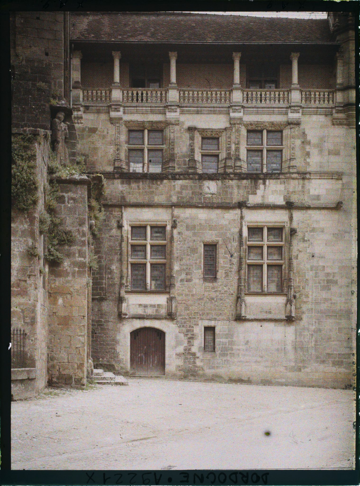 Image représentant France, Sarlat, L'ancien Archevêché (Actuellement le Théâtre)