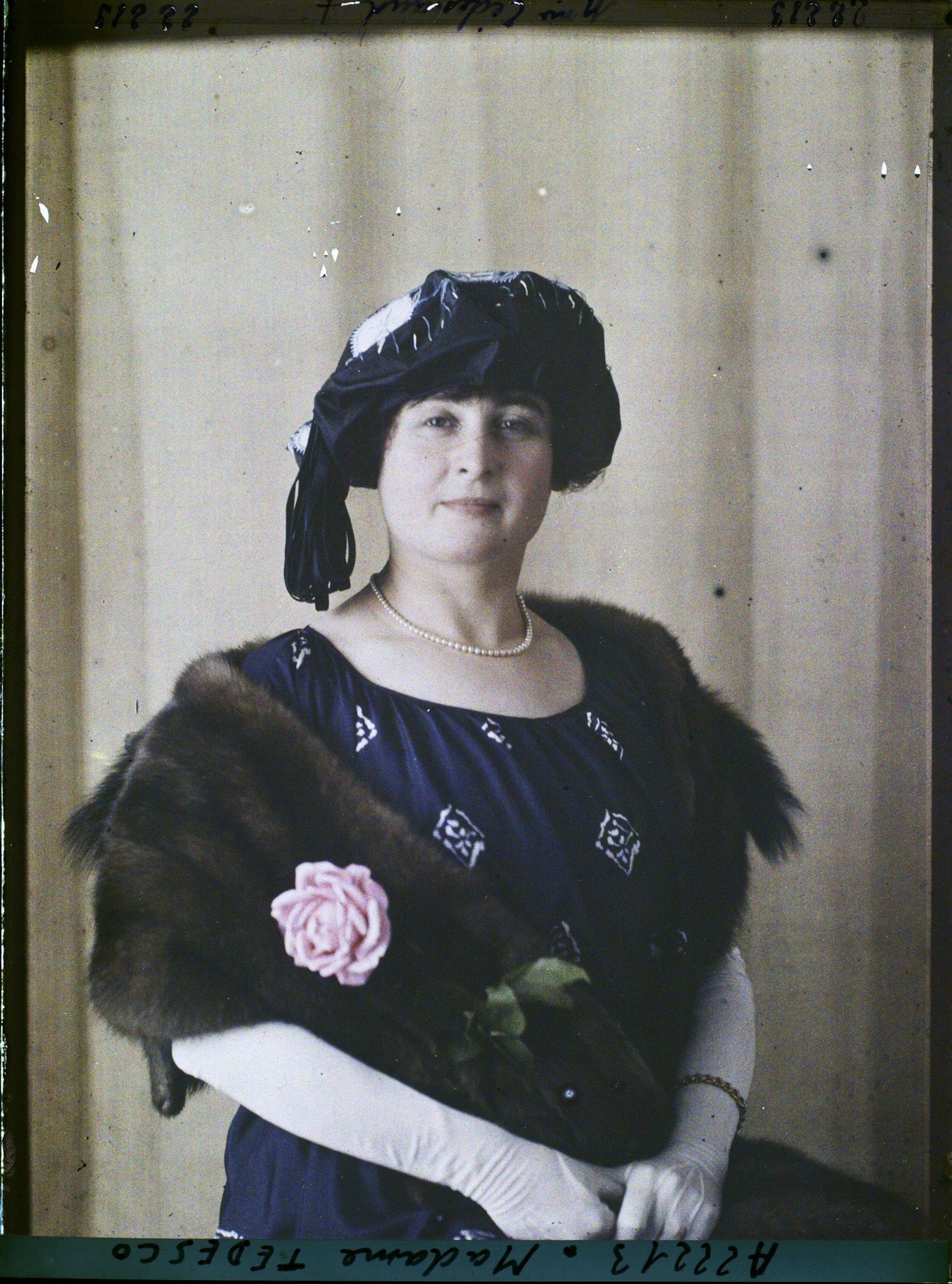 Image représentant https://musee-albert-kahn.s-museum.fr/home/NWQ2OTAwYzNmYjZlZTk1ZWQwODJmMjY4L2dlbmVyaWMtbm90aWNlLXRhYi9hdXRob3JpdHkvNjE3YTc5ZjVjZjhiODk2OGIzMzM3ZDIx/5d6900c3fb6ee95ed082f268/generic-notice-tab/authority/617a79ebcf8b8968b3337899 Madame Tedesco