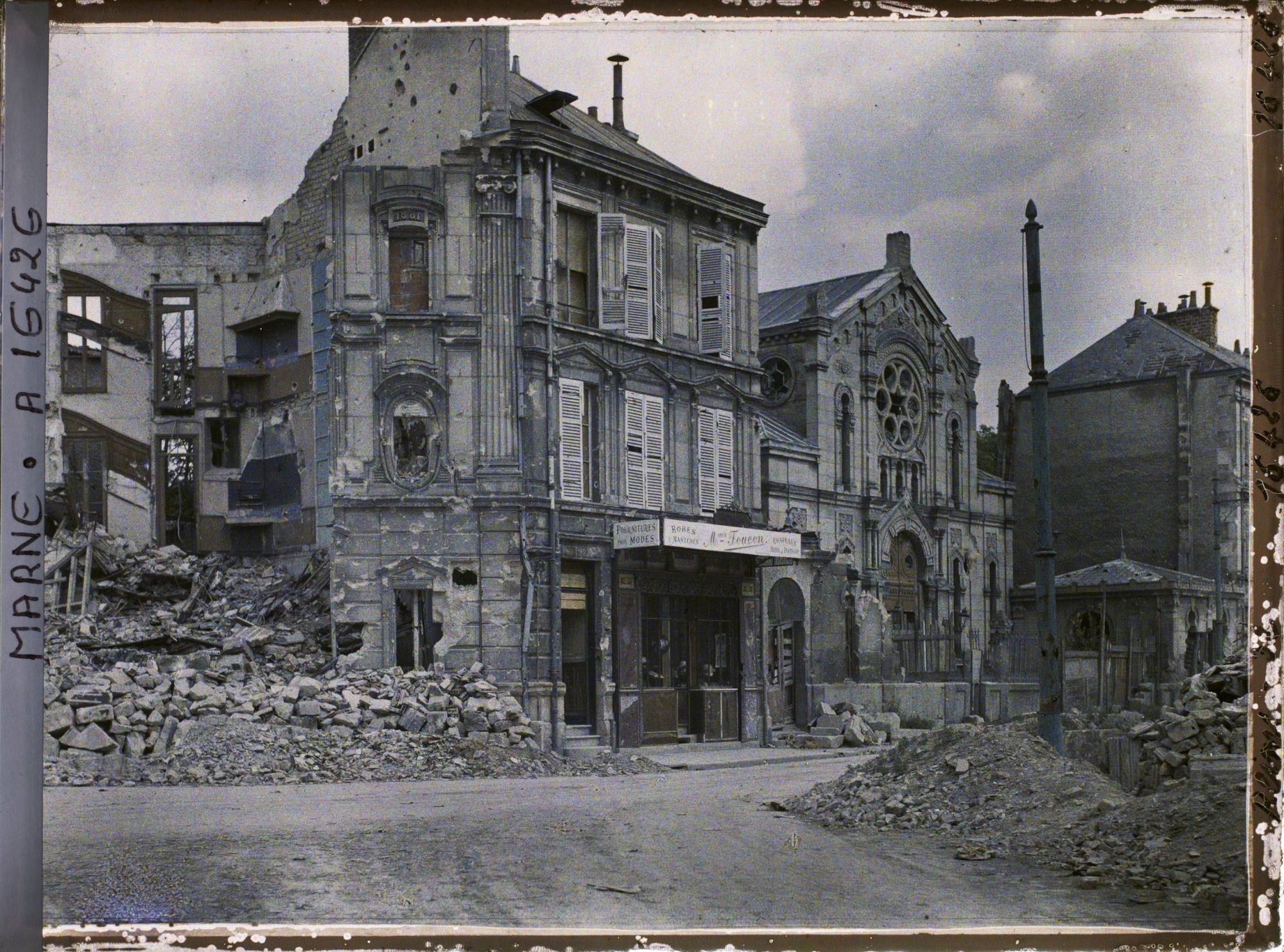 Image représentant France , Reims, La Place Clovis & la Synagogue