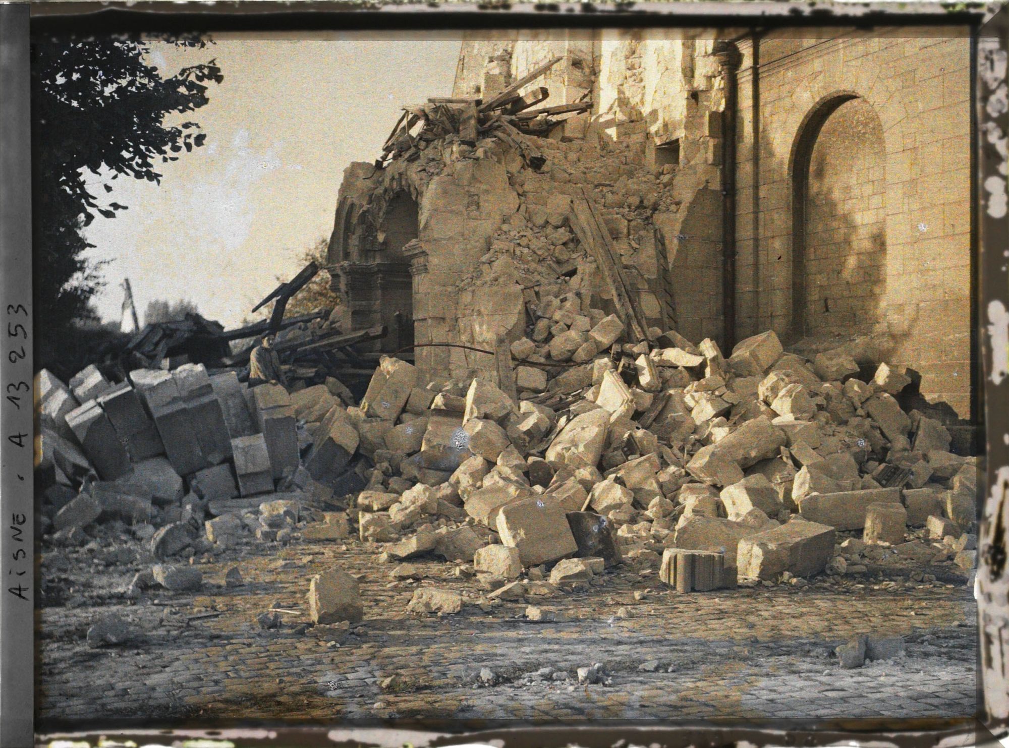 Image représentant France, Chauny, Les ruines du Clocher de la Cathédrale