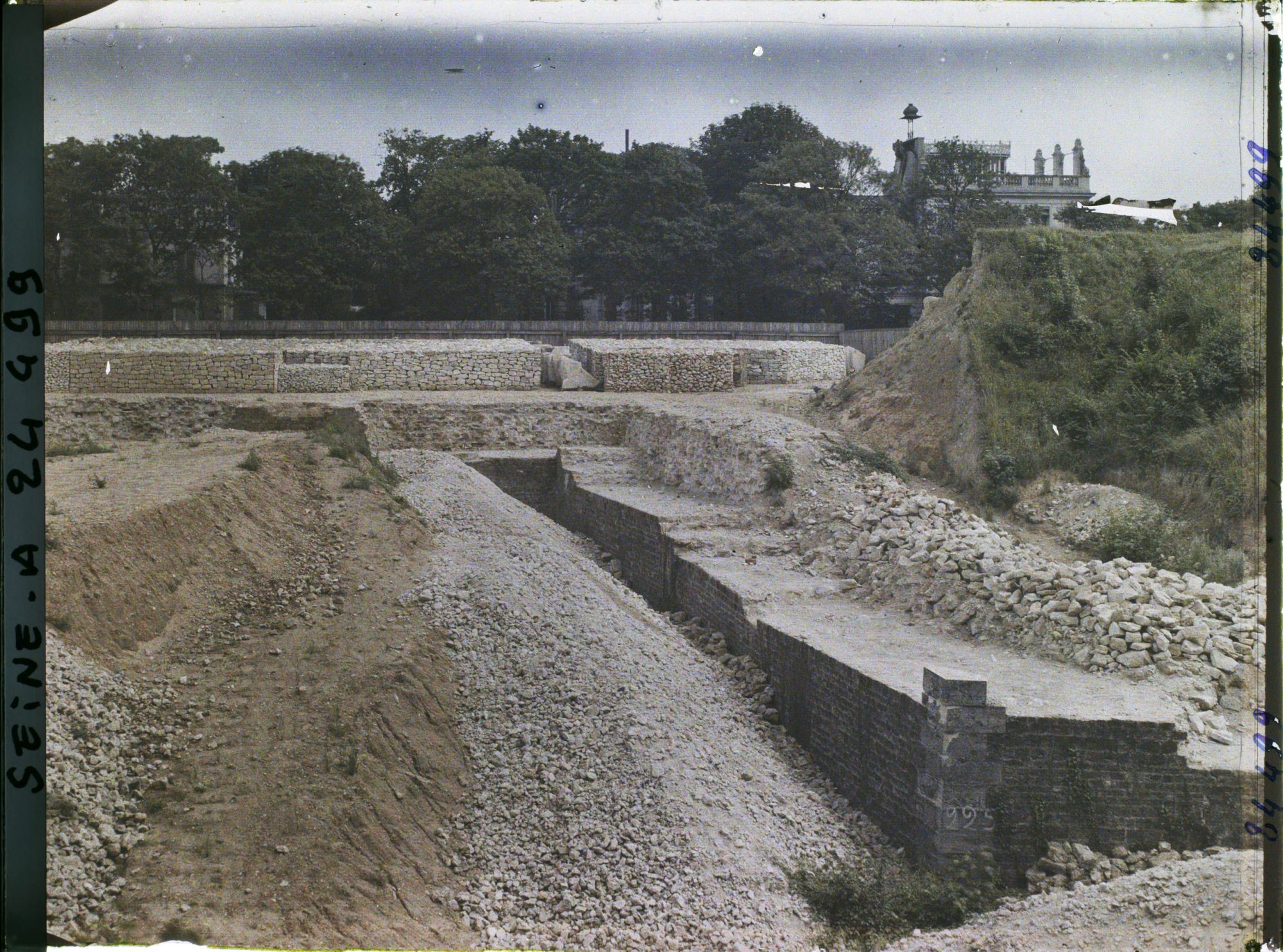 Image représentant La démolition des fortifications à la porte d'Auteuil ?