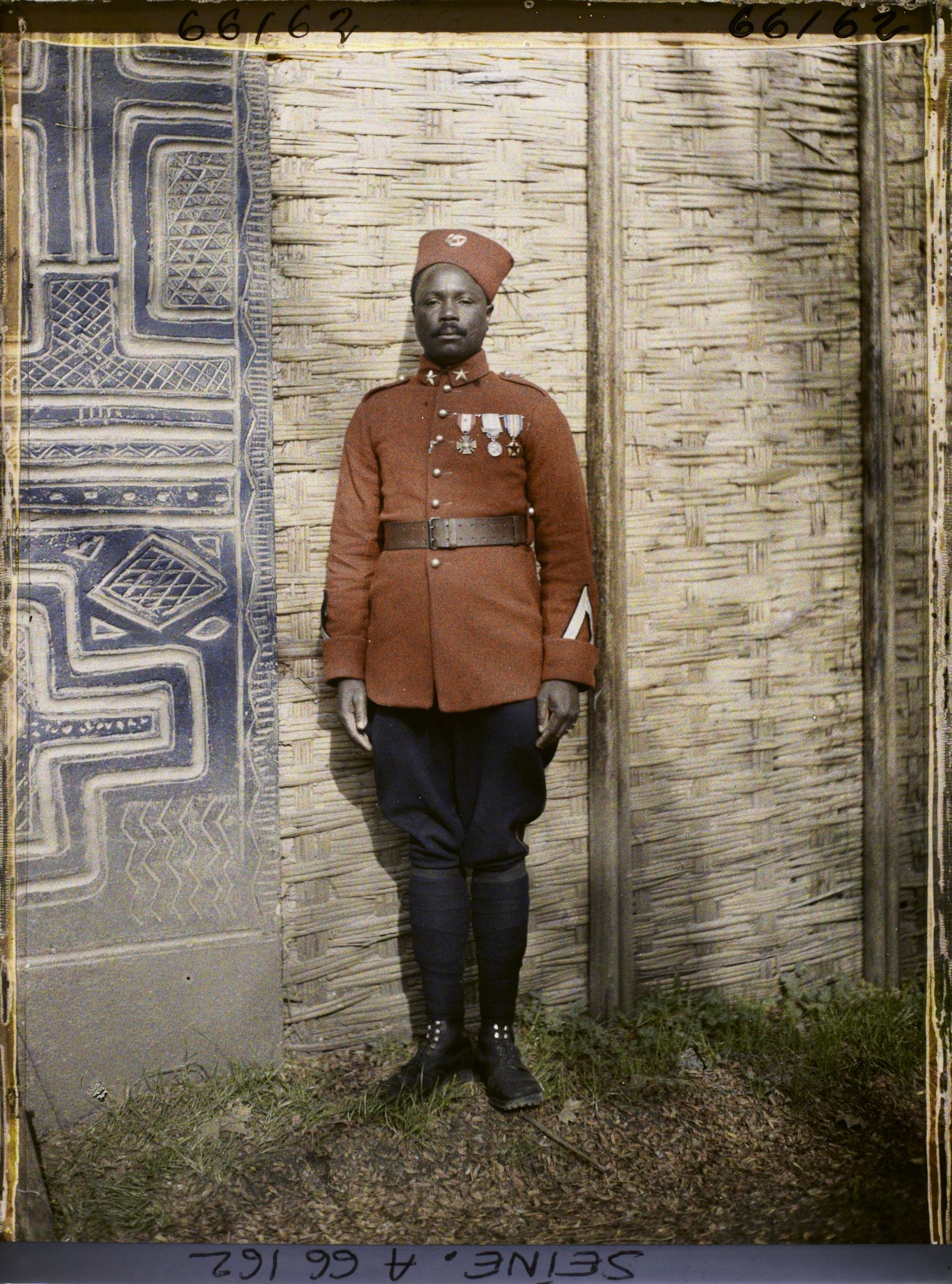 Image représentant L'Exposition Coloniale Internationale de 1931, un brigadier de gendarmerie tchokossi du Togo
