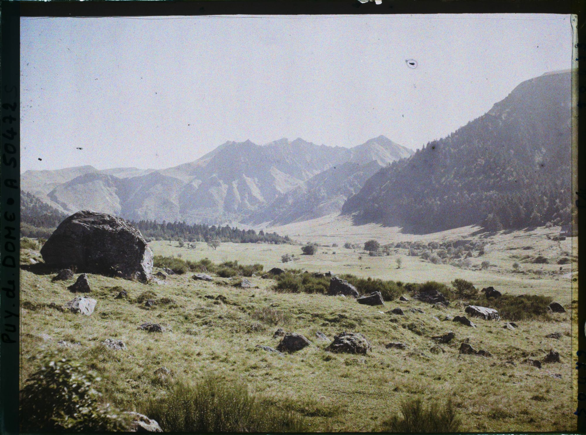 Image représentant France, Mont-Dore, Le fond de la Vallée et le Pic du Sancy (1886 m.)