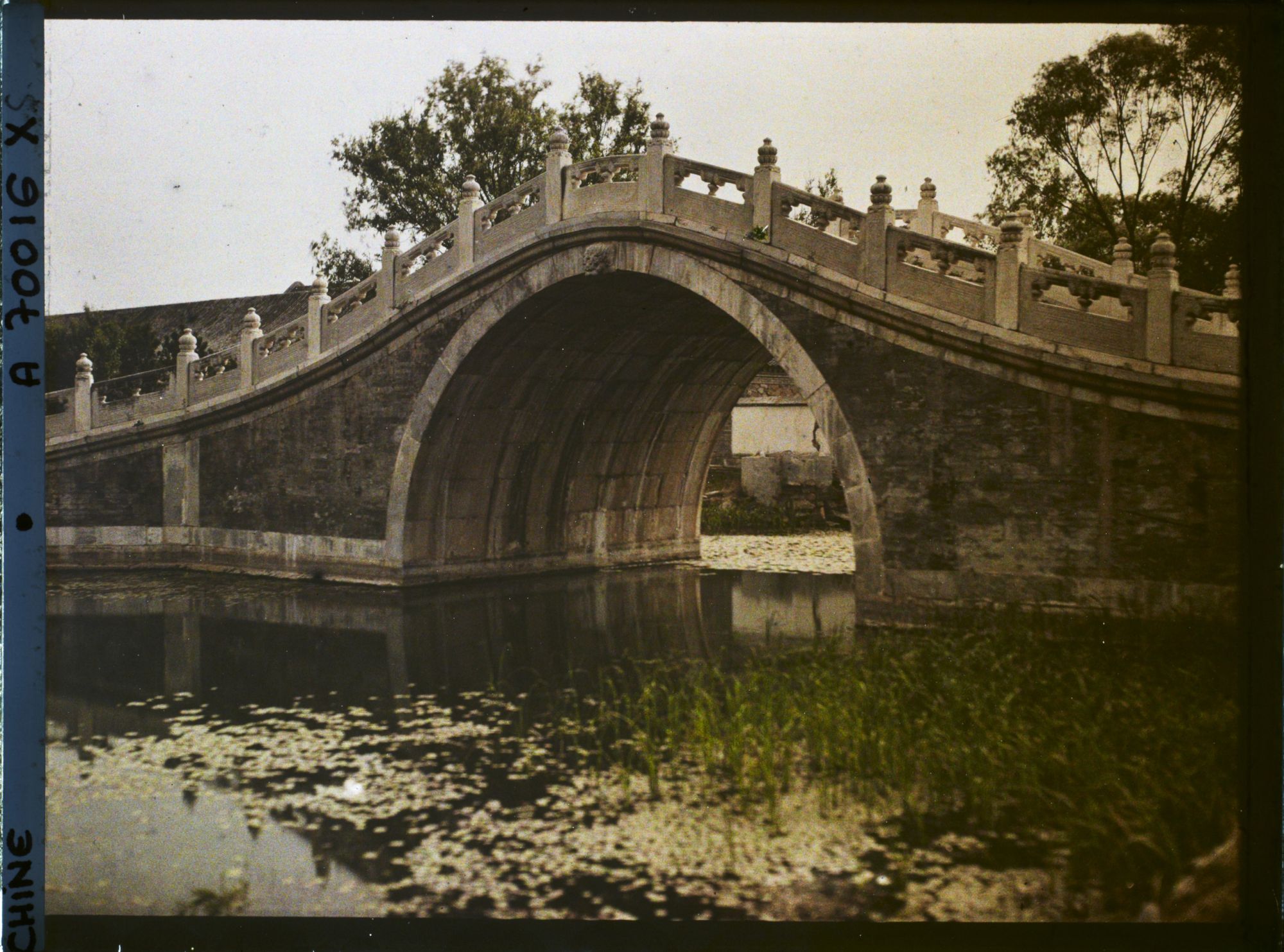 Image représentant Le Banbiqiao (" pont du Demi-Panneau "), palais d'Été Yiheyuan ("  jardin de la Concorde Entretenue  ")