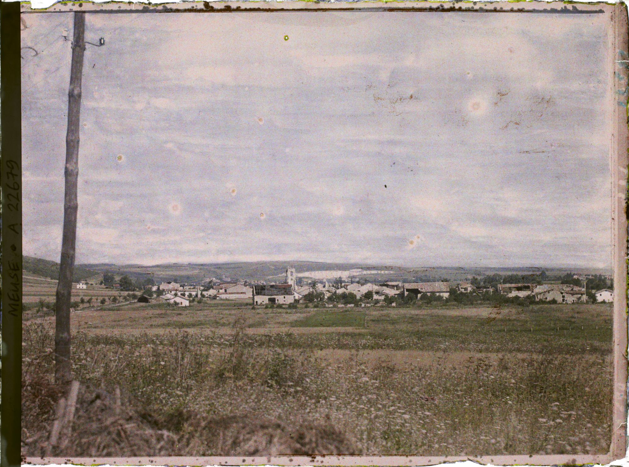 Image représentant France, Les Paroches, Vue générale vers le fort et le Village des Paroches