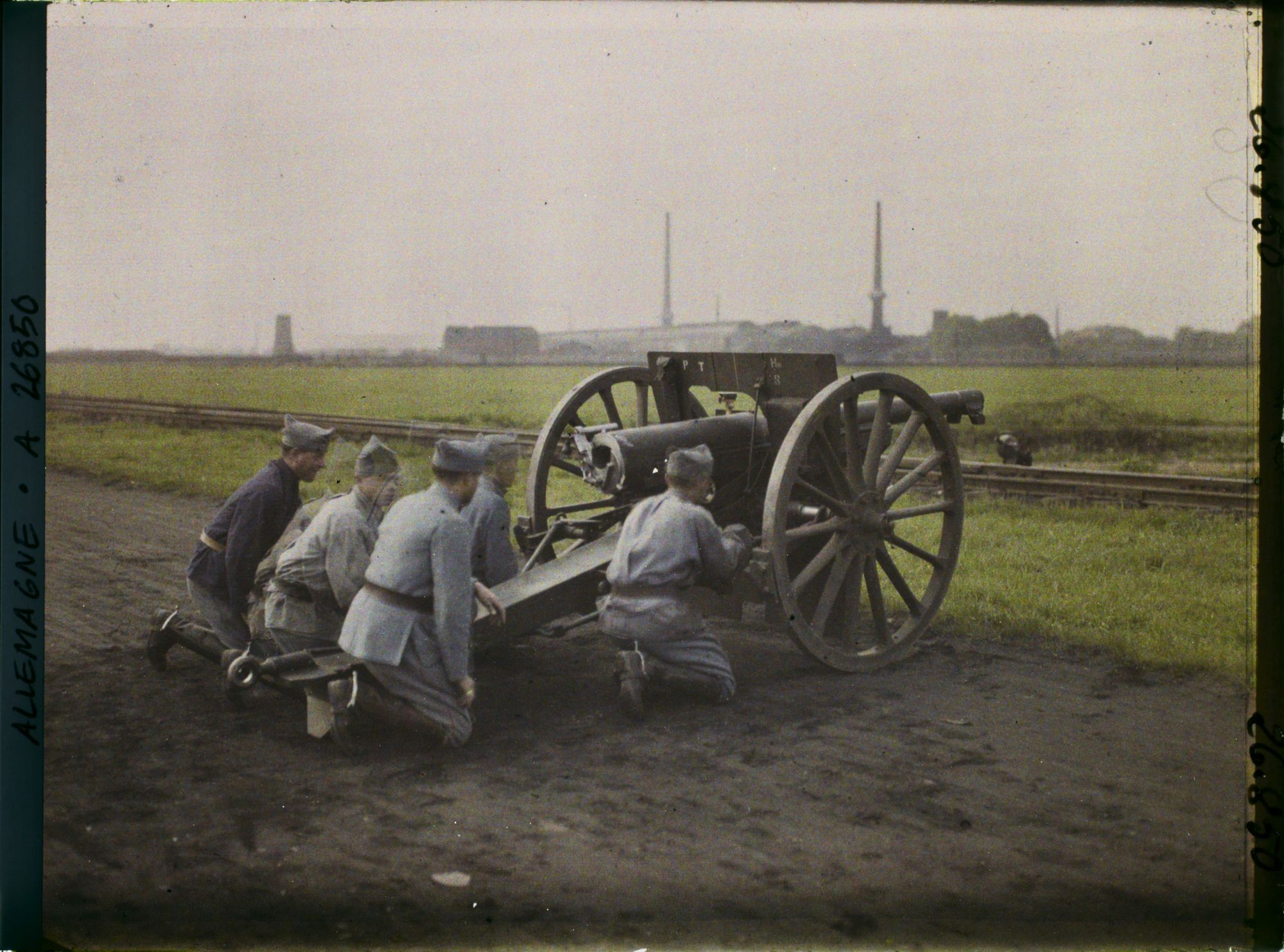 Image représentant Allemagne, Rath, Occupation Française Manoeuvre d'une Pièce de 75