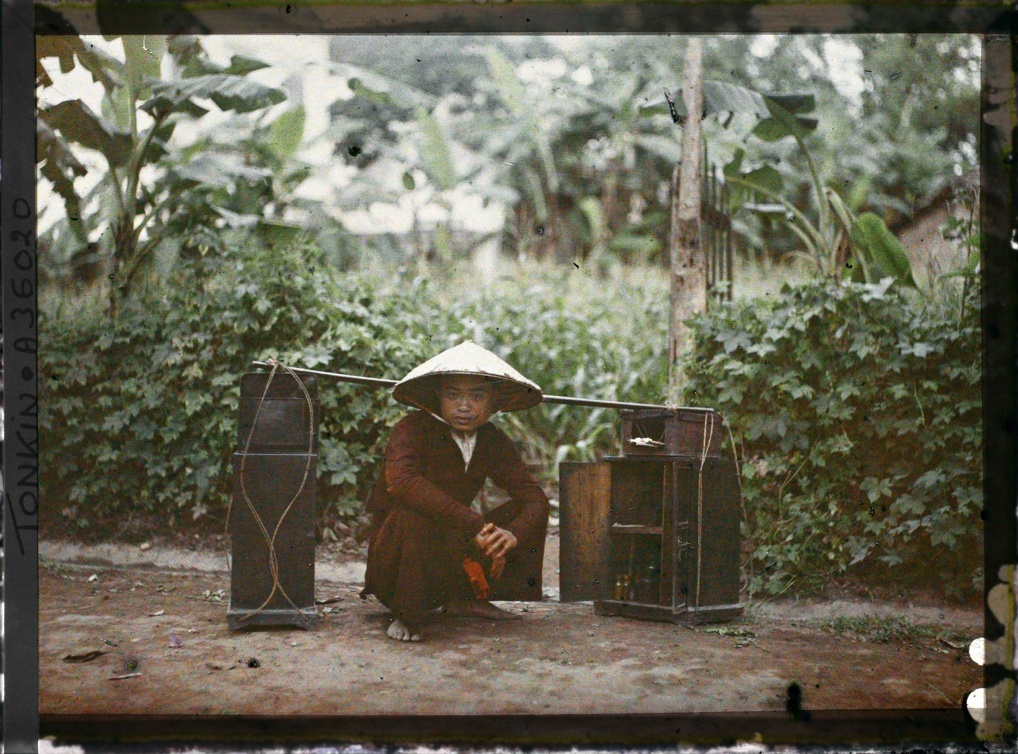 Image représentant Un porteur de palanche au repos