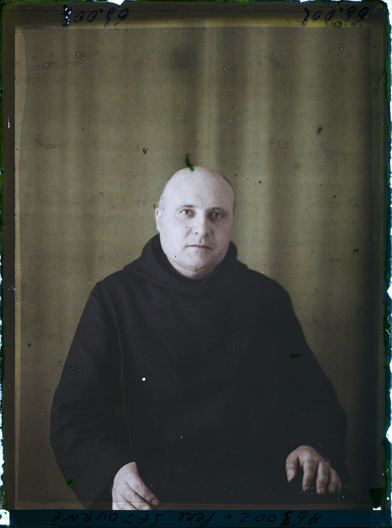 Image représentant https://musee-albert-kahn.s-museum.fr/home/NWQ2OTAwYzNmYjZlZTk1ZWQwODJmMjY4L2dlbmVyaWMtbm90aWNlLXRhYi9hdXRob3JpdHkvNjE3YTc5ZjVjZjhiODk2OGIzMzM3ZDIx/5d6900c3fb6ee95ed082f268/generic-notice-tab/authority/617a79ebcf8b8968b33377d6 Le Père Séjourné