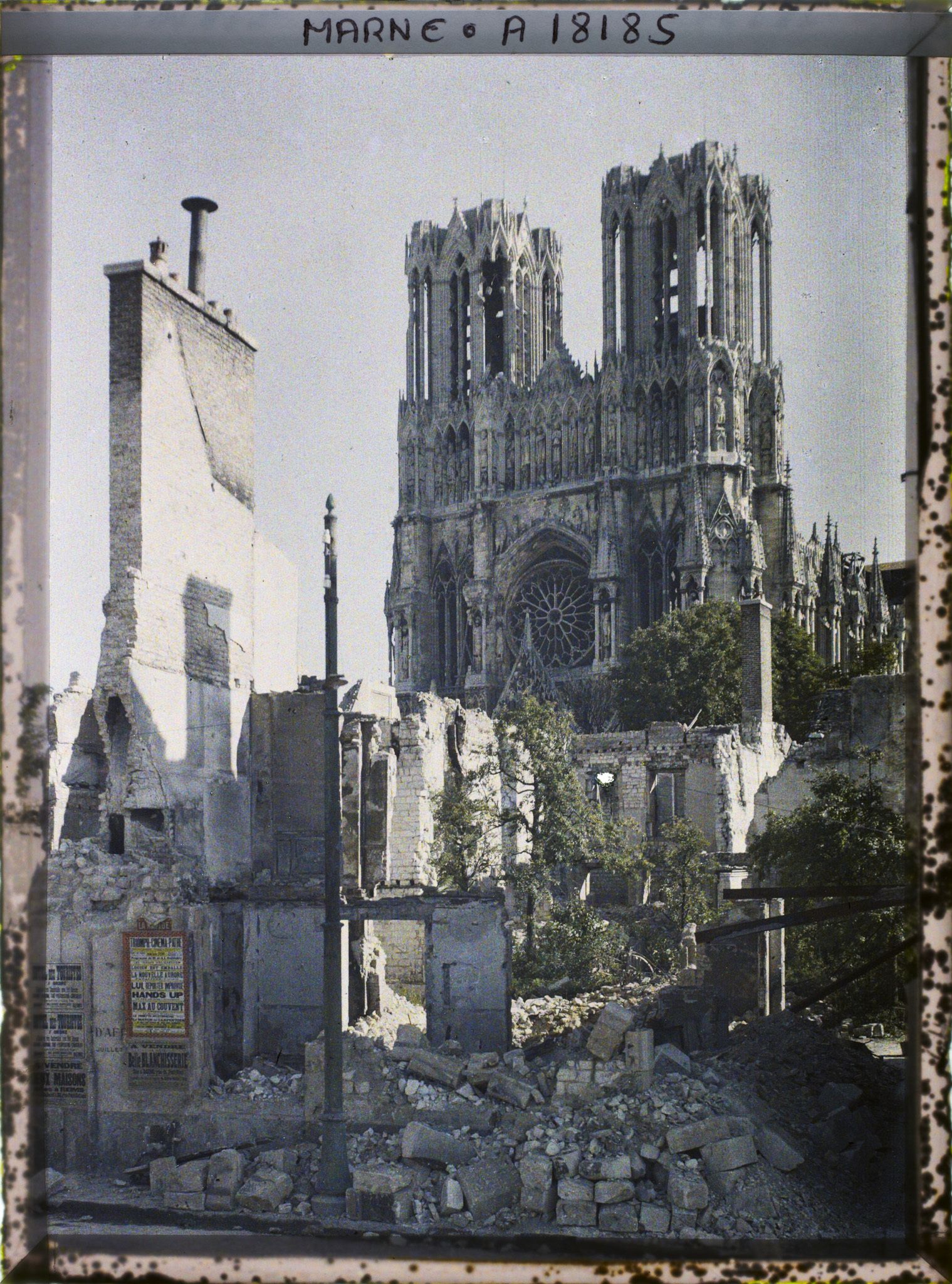 Image représentant France, Reims, Cathédrale, prise de la rue Chanzy.