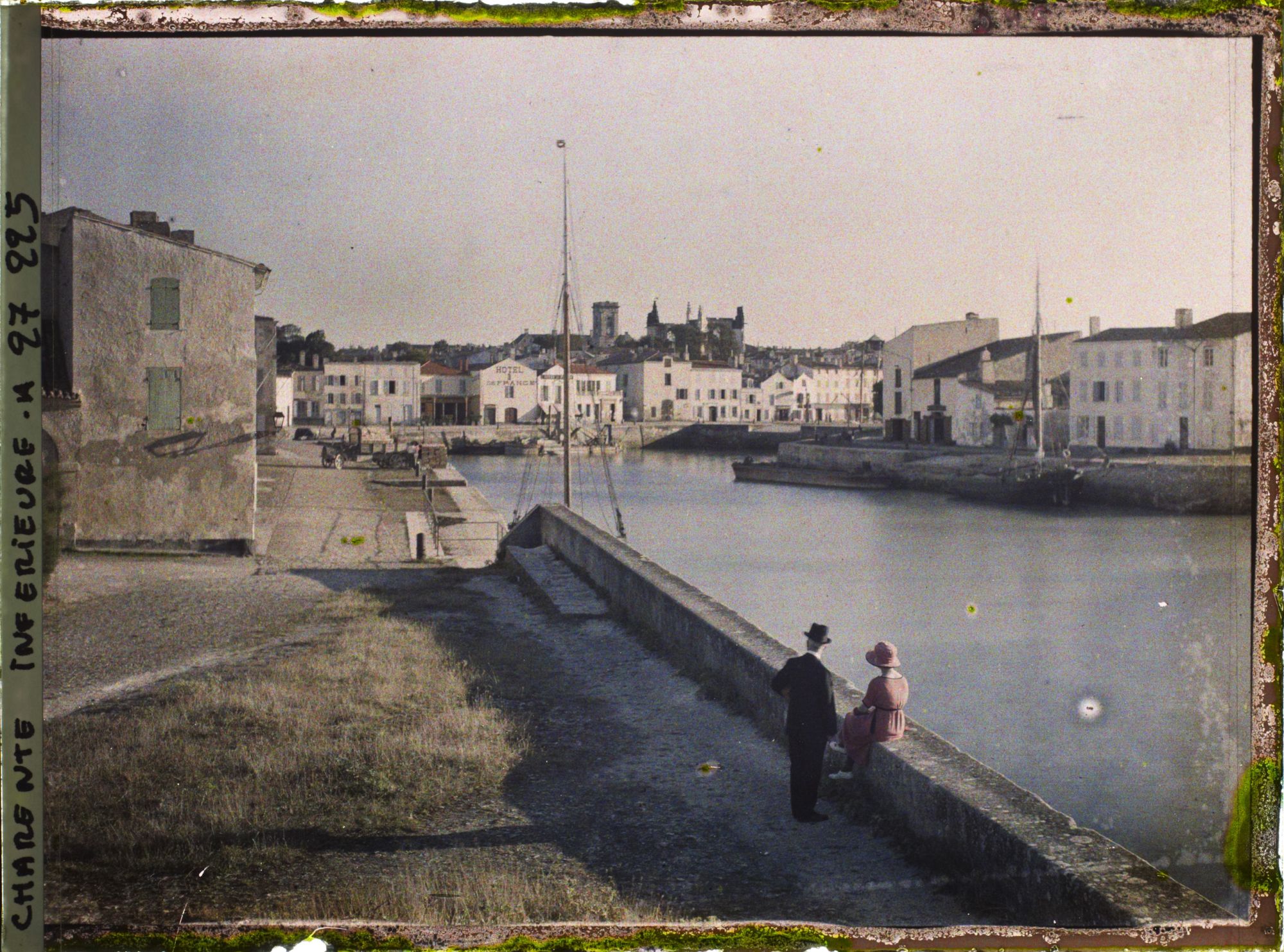 Image représentant Le port, vu des remparts