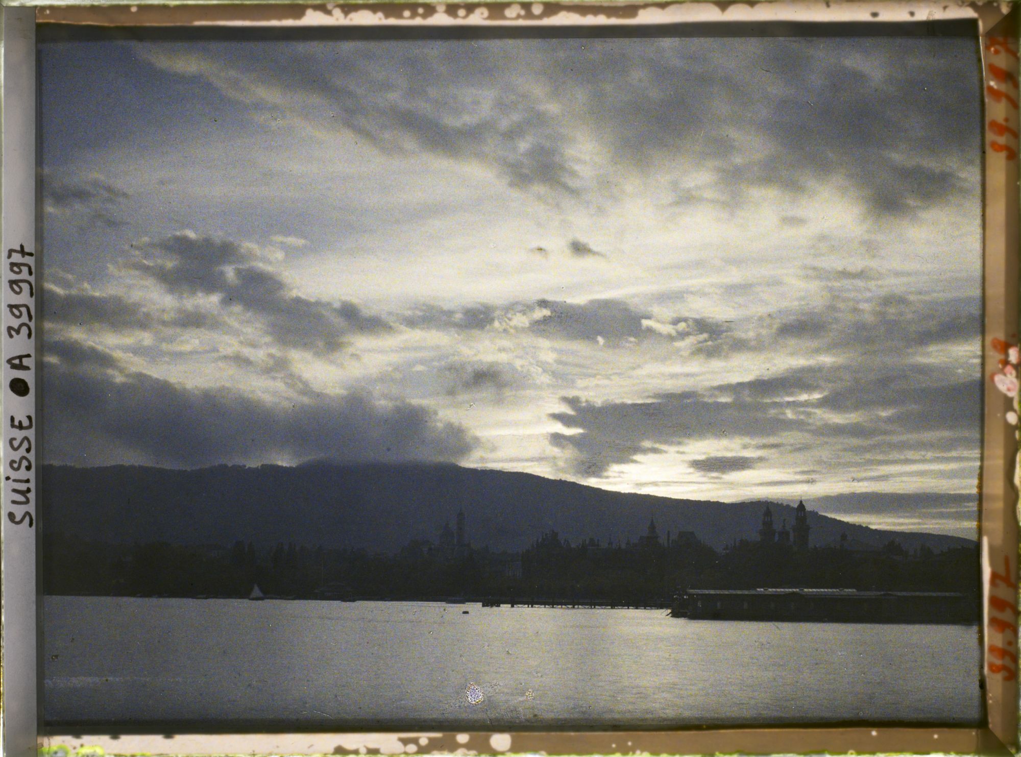 Image représentant Coucher de soleil sur le lac de Zurich depuis l'Utoquai