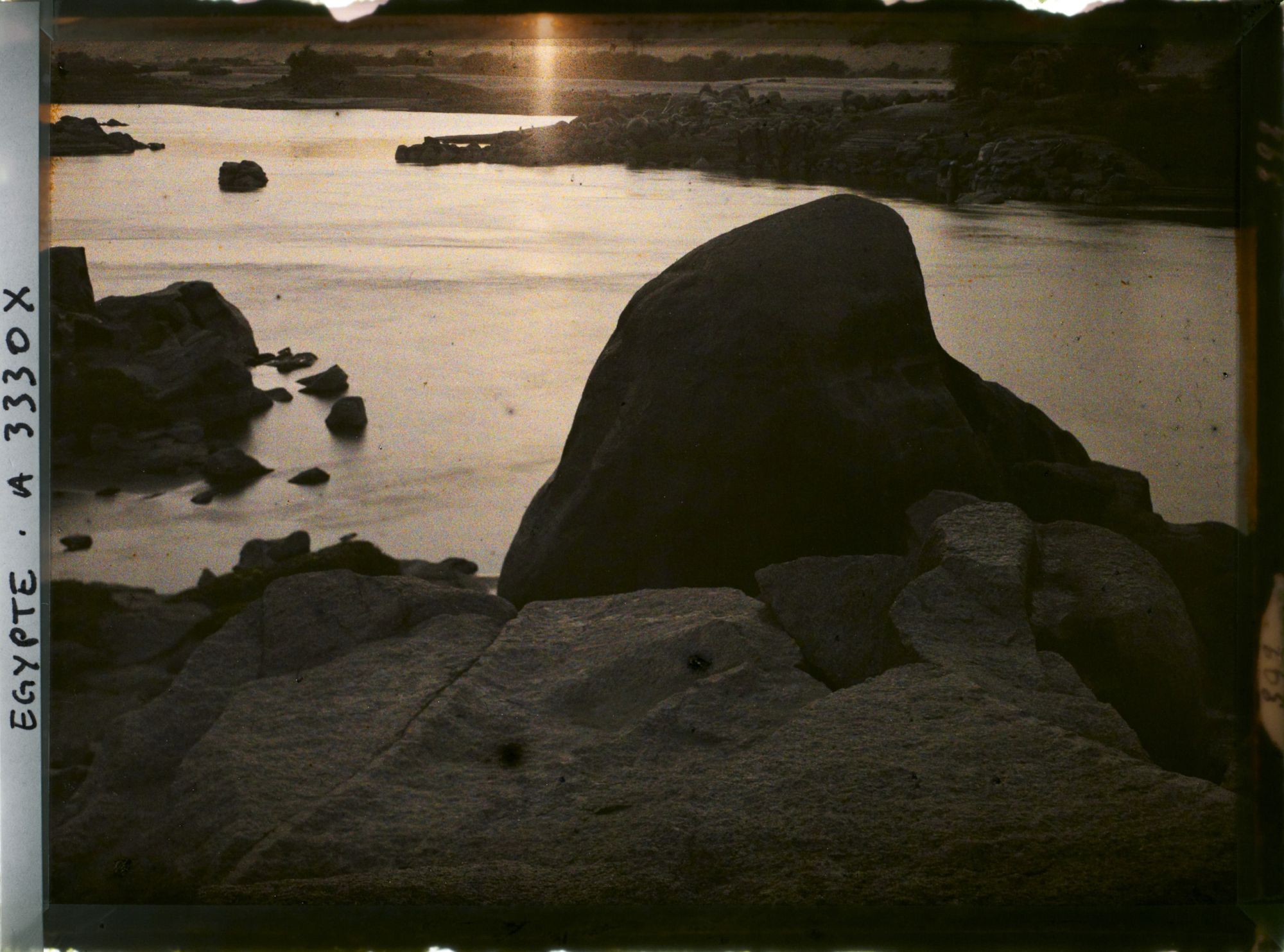 Image représentant Coucher de soleil sur les bords de l'île d'Eléphantine