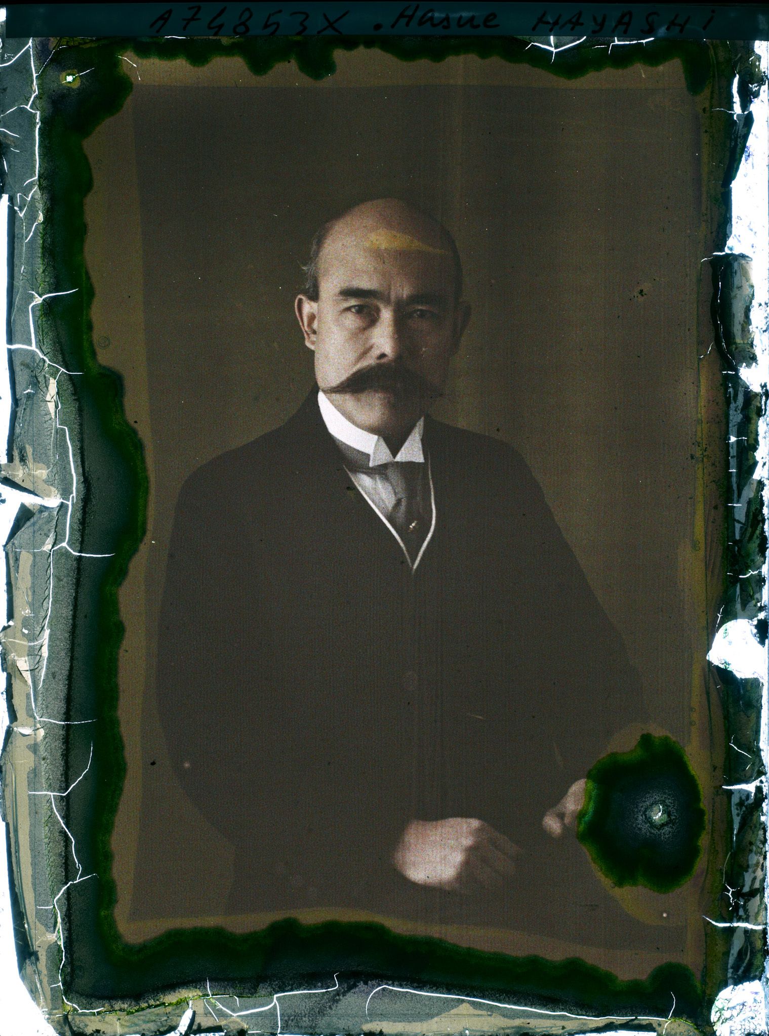 Image représentant https://musee-albert-kahn.s-museum.fr/home/NWQ2OTAwYzNmYjZlZTk1ZWQwODJmMjY4L2dlbmVyaWMtbm90aWNlLXRhYi9hdXRob3JpdHkvNjE3YTc5ZjVjZjhiODk2OGIzMzM3ZDIx/5d6900c3fb6ee95ed082f268/generic-notice-tab/authority/617a79ebcf8b8968b3336edf Monsieur Harus Hayashi