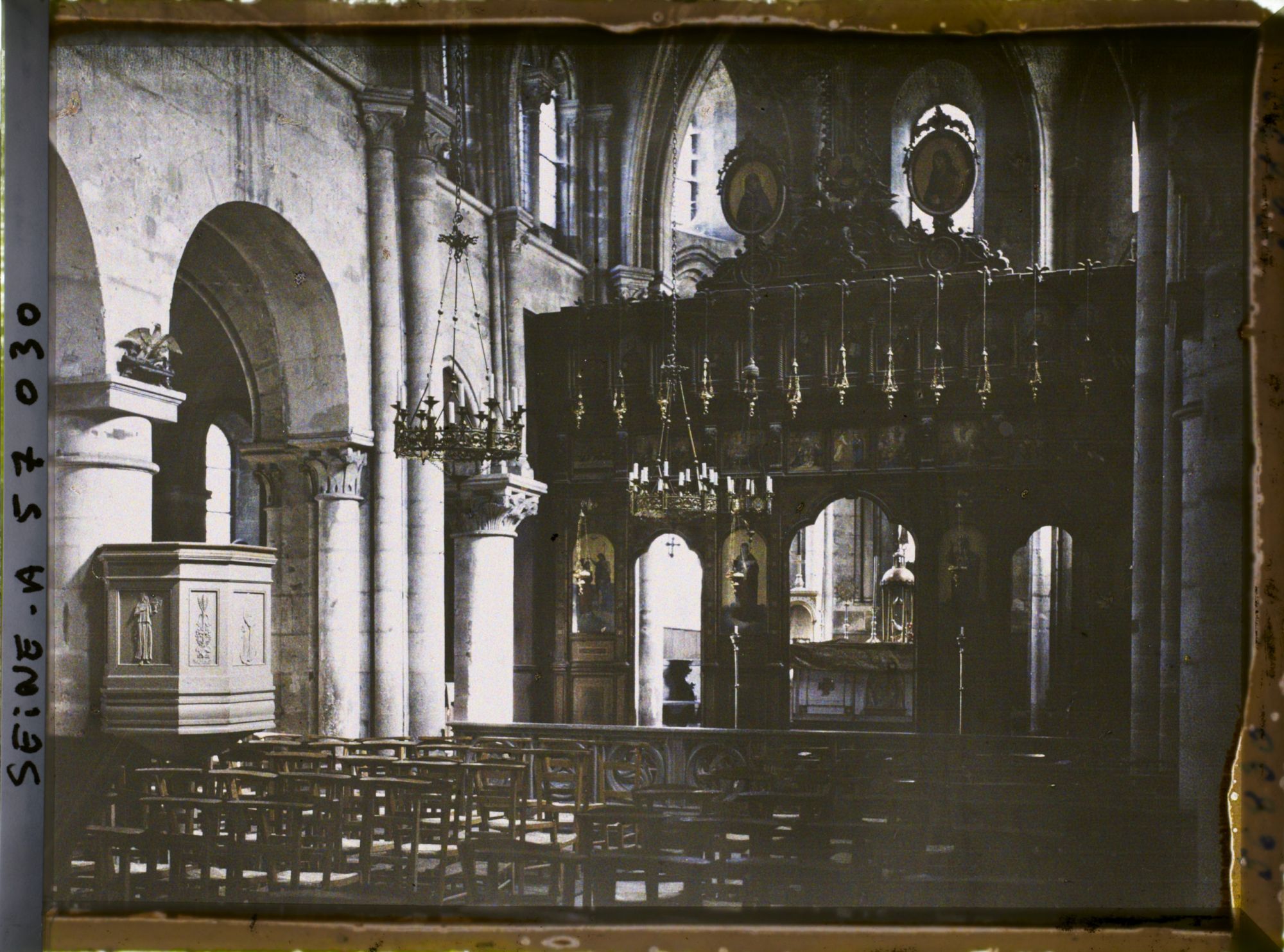 Image représentant Intérieur de l'église Saint-Julien-le-Pauvre