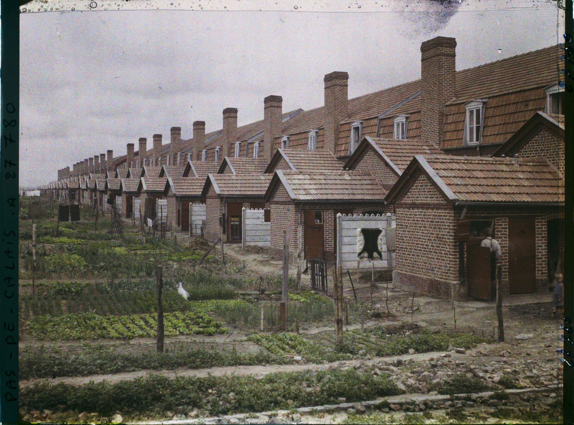Image représentant France, Airon près de Lens, Corons des mines de Liévin - La rue Pascal