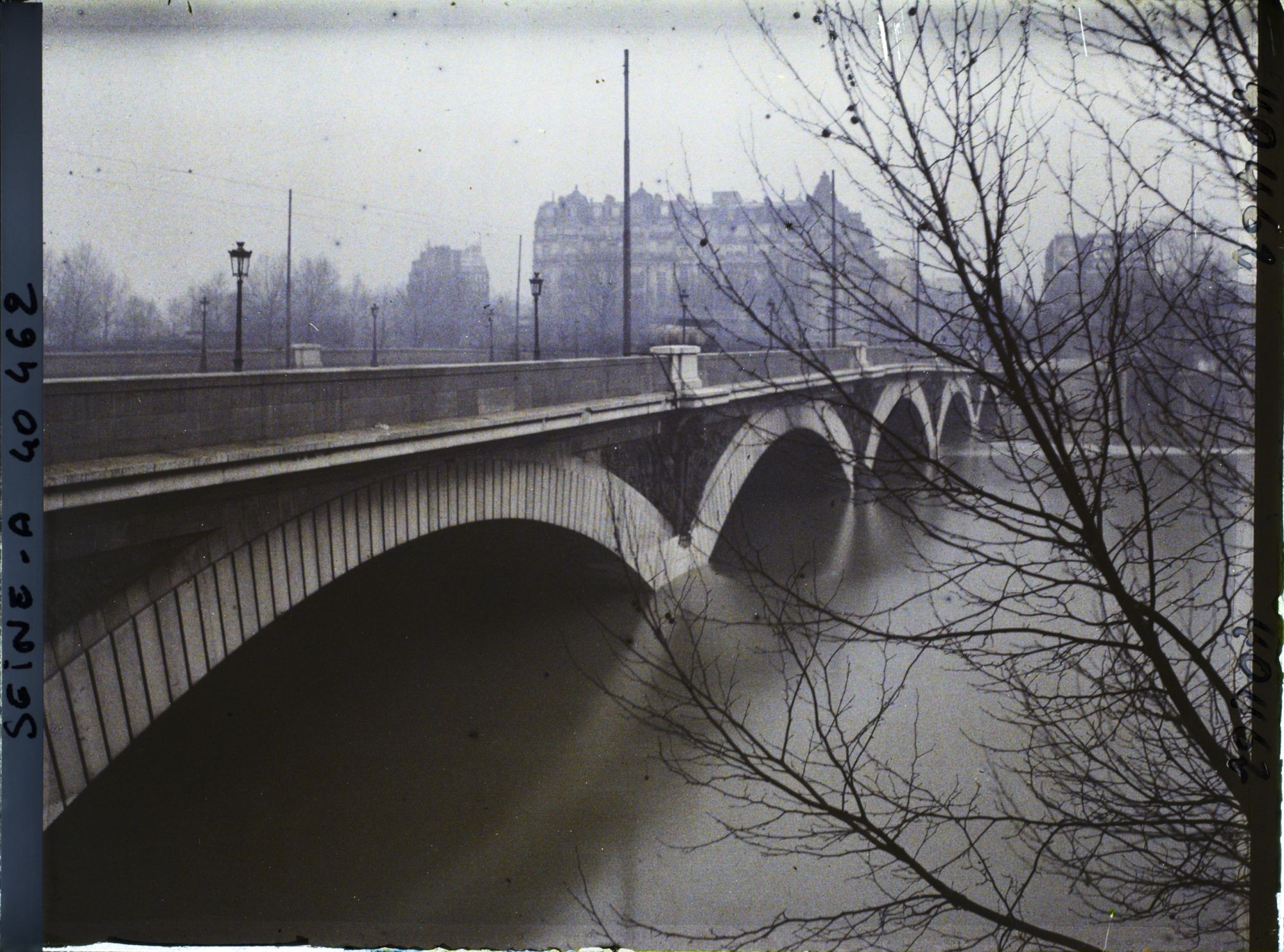 Image représentant La crue de la Seine au pont d'Austerlitz