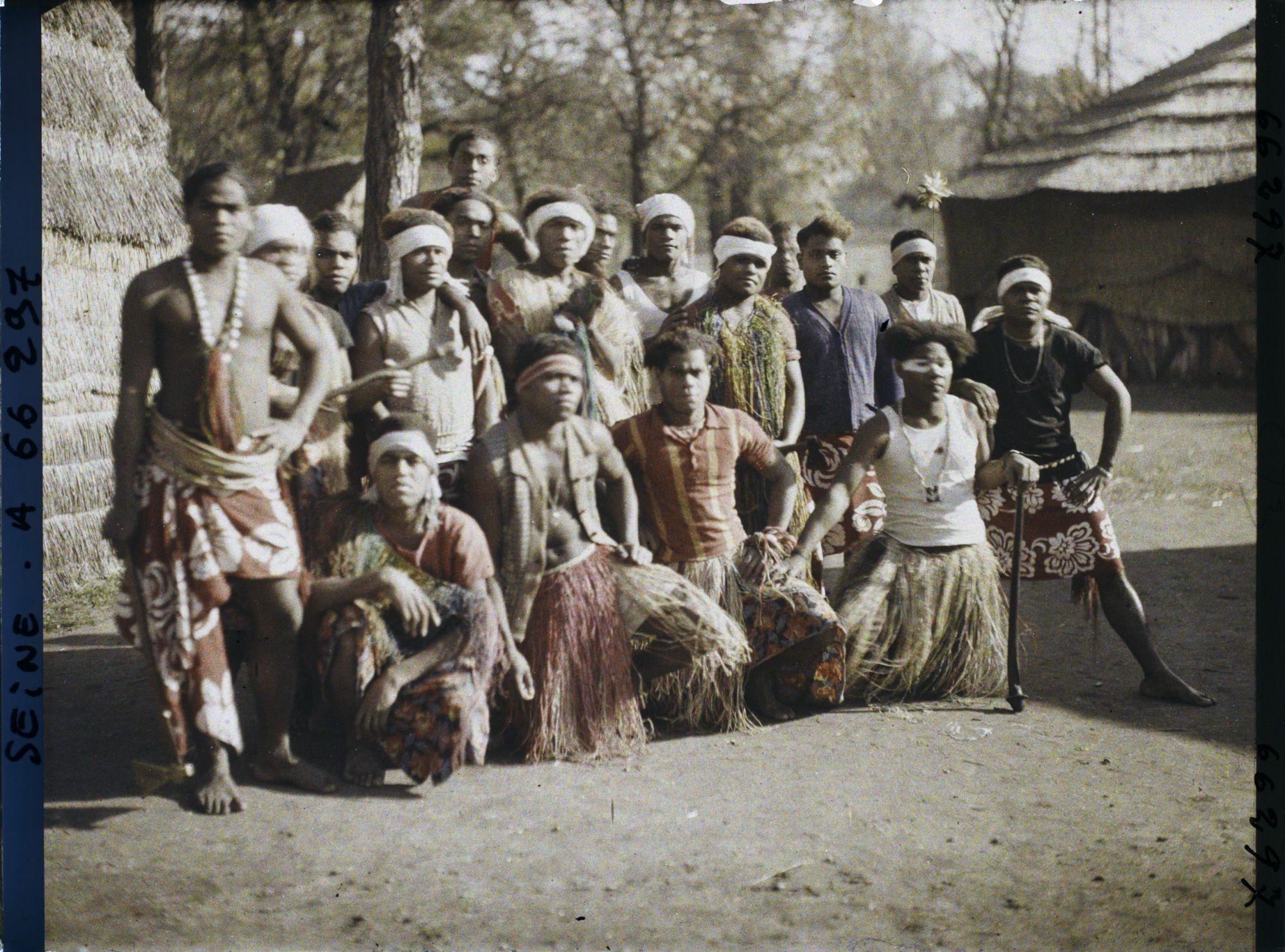 Image représentant L'Exposition Coloniale Internationale de 1931, groupe de kanak
