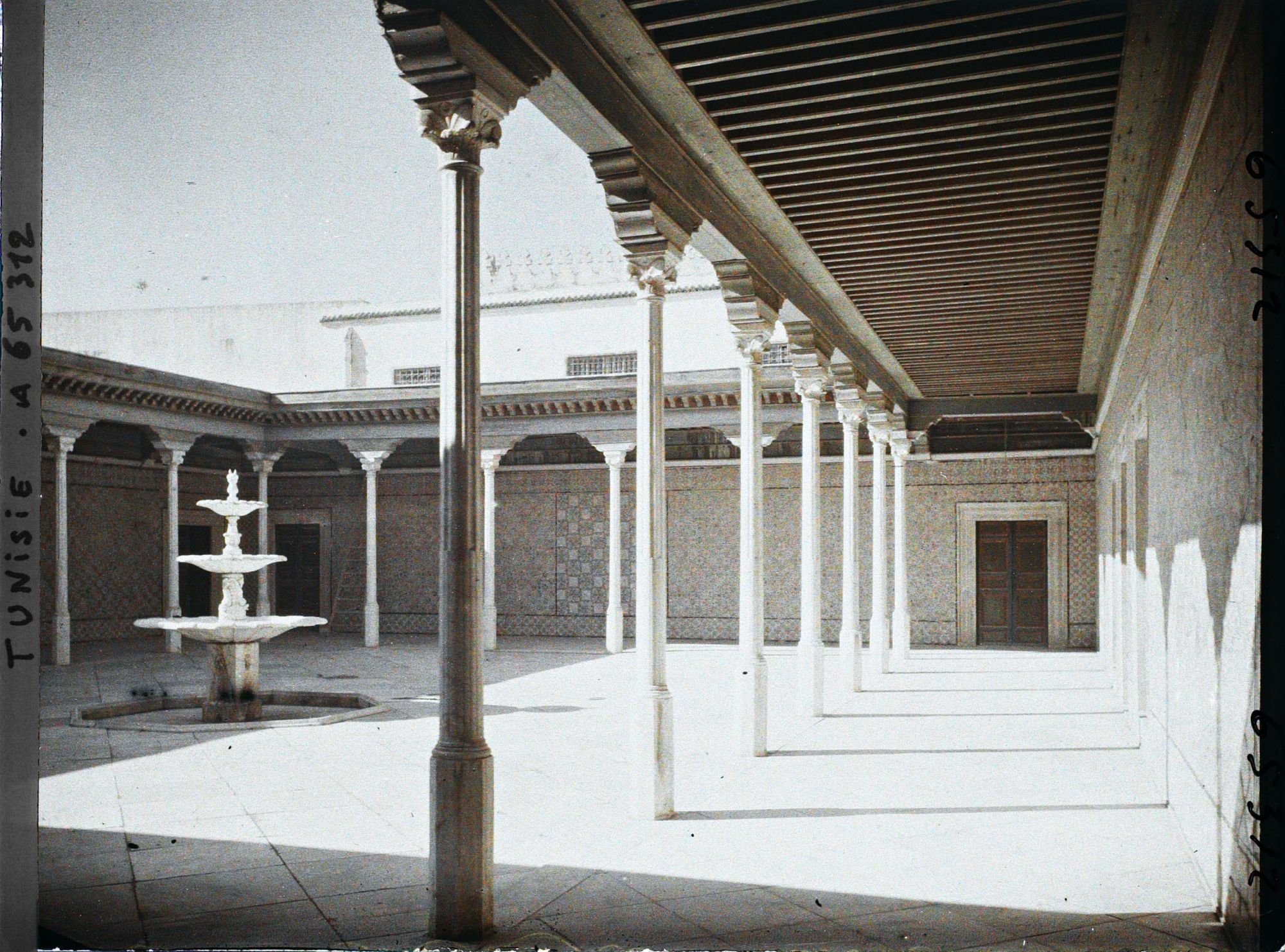 Image représentant Le petit patio des appartements beylicaux du palais du Bardo