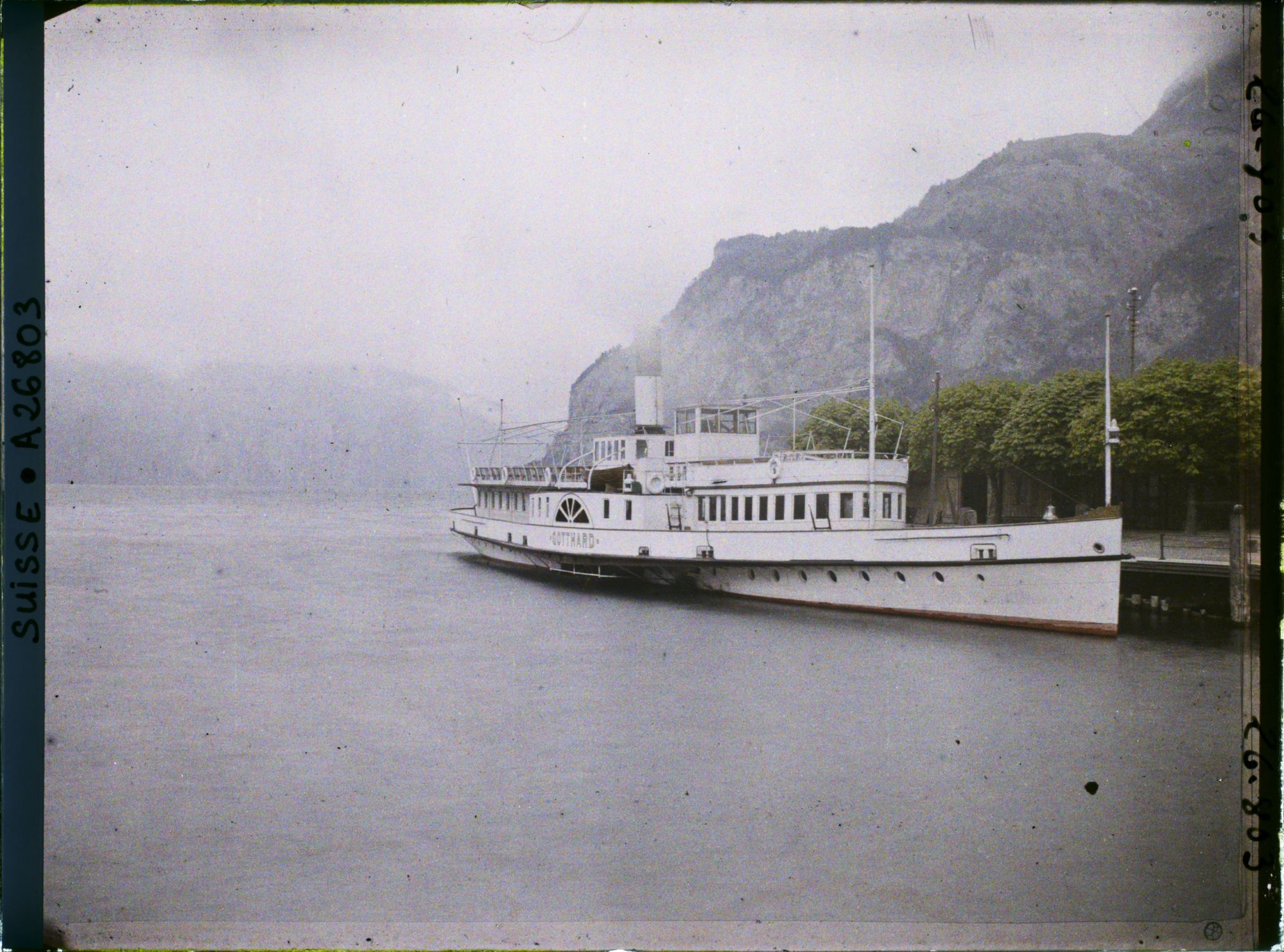 Image représentant Le vapeur Gotthard sur le lac des Quatre-Cantons au débarcadère de Flüelen