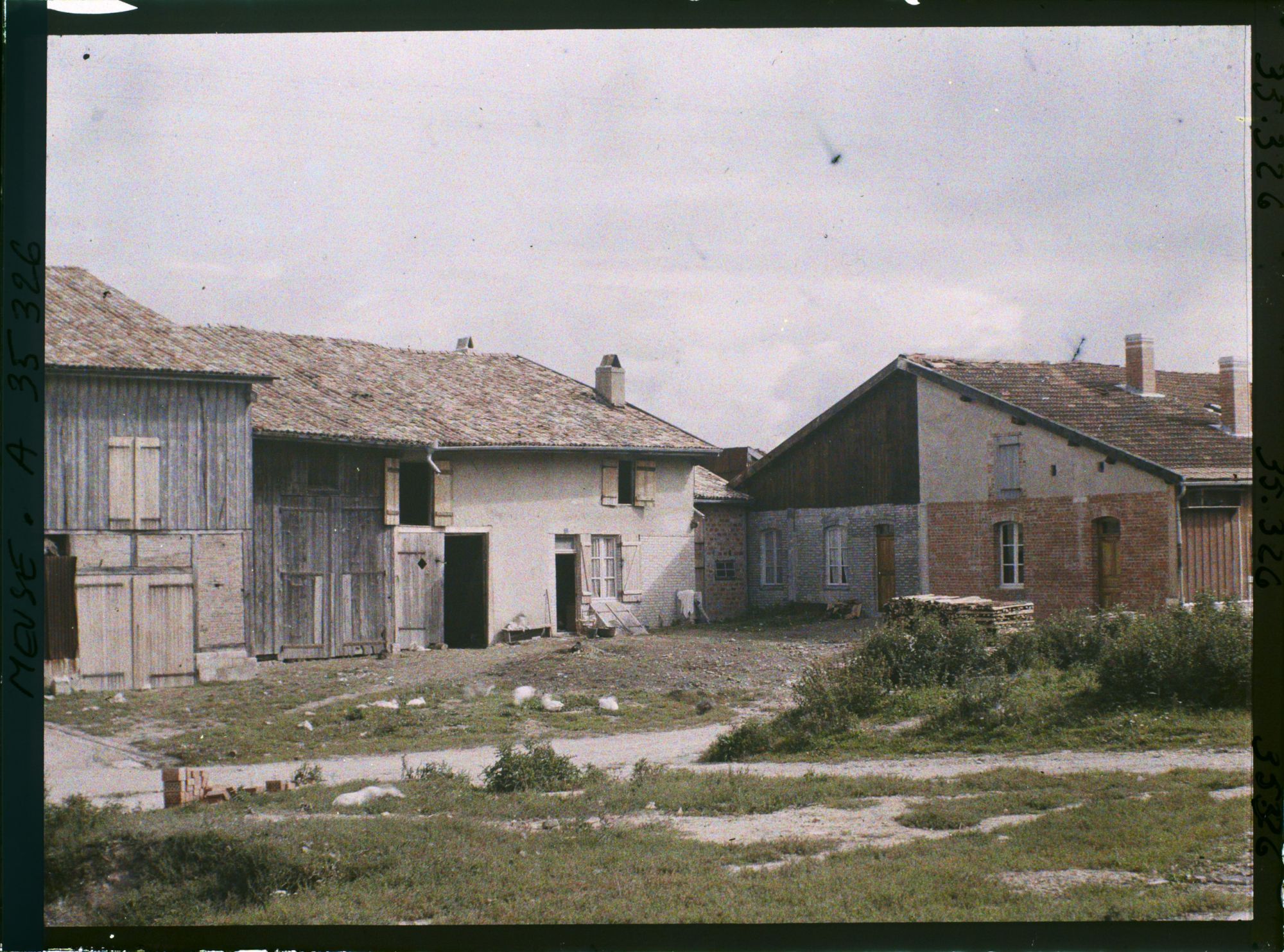 Image représentant France, Les Islettes, Reconstructions et maisons restaurées