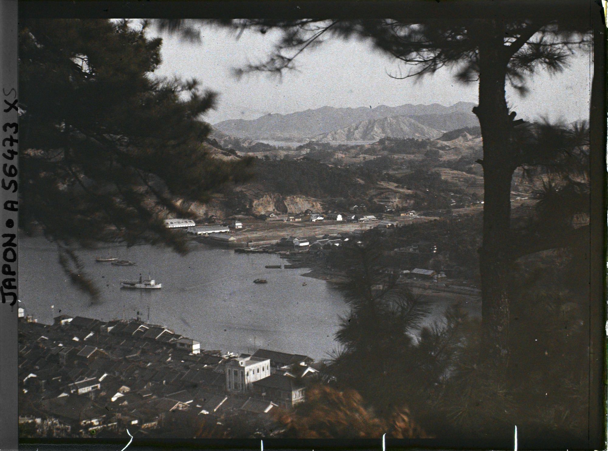 Image représentant Les chantiers navals du quartier Mukaishimacho sur l'île de Mukô-jima