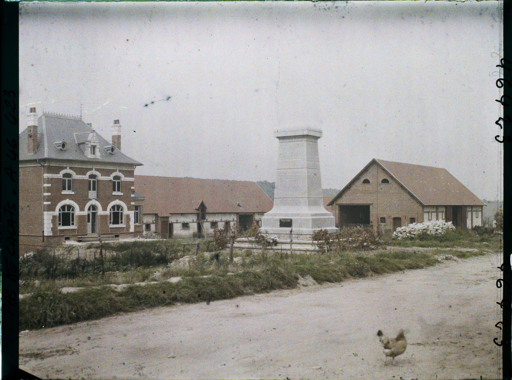 Image représentant France, Carency, Une rue du Village