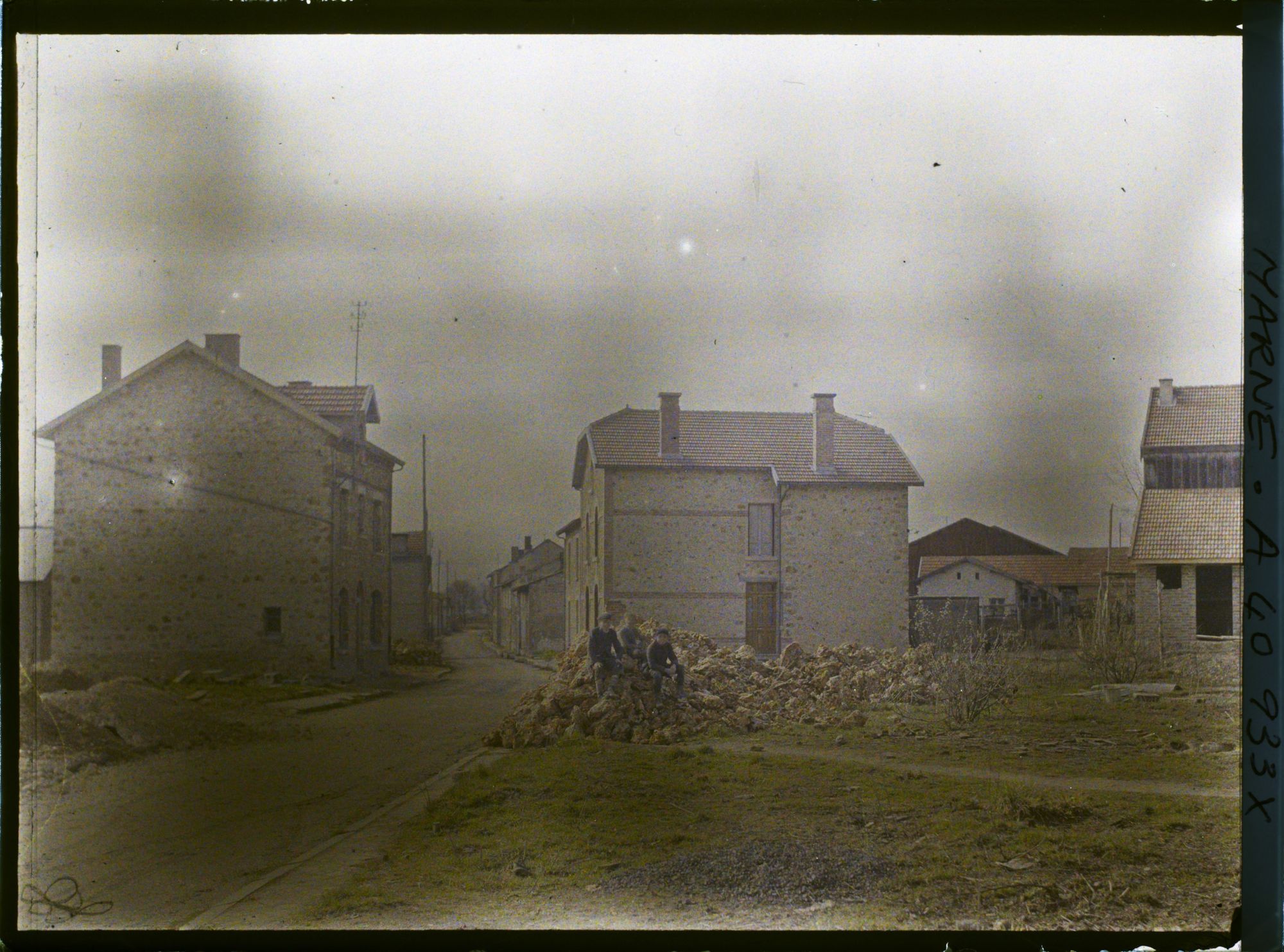 Image représentant France, Suippes, Un coin de la place