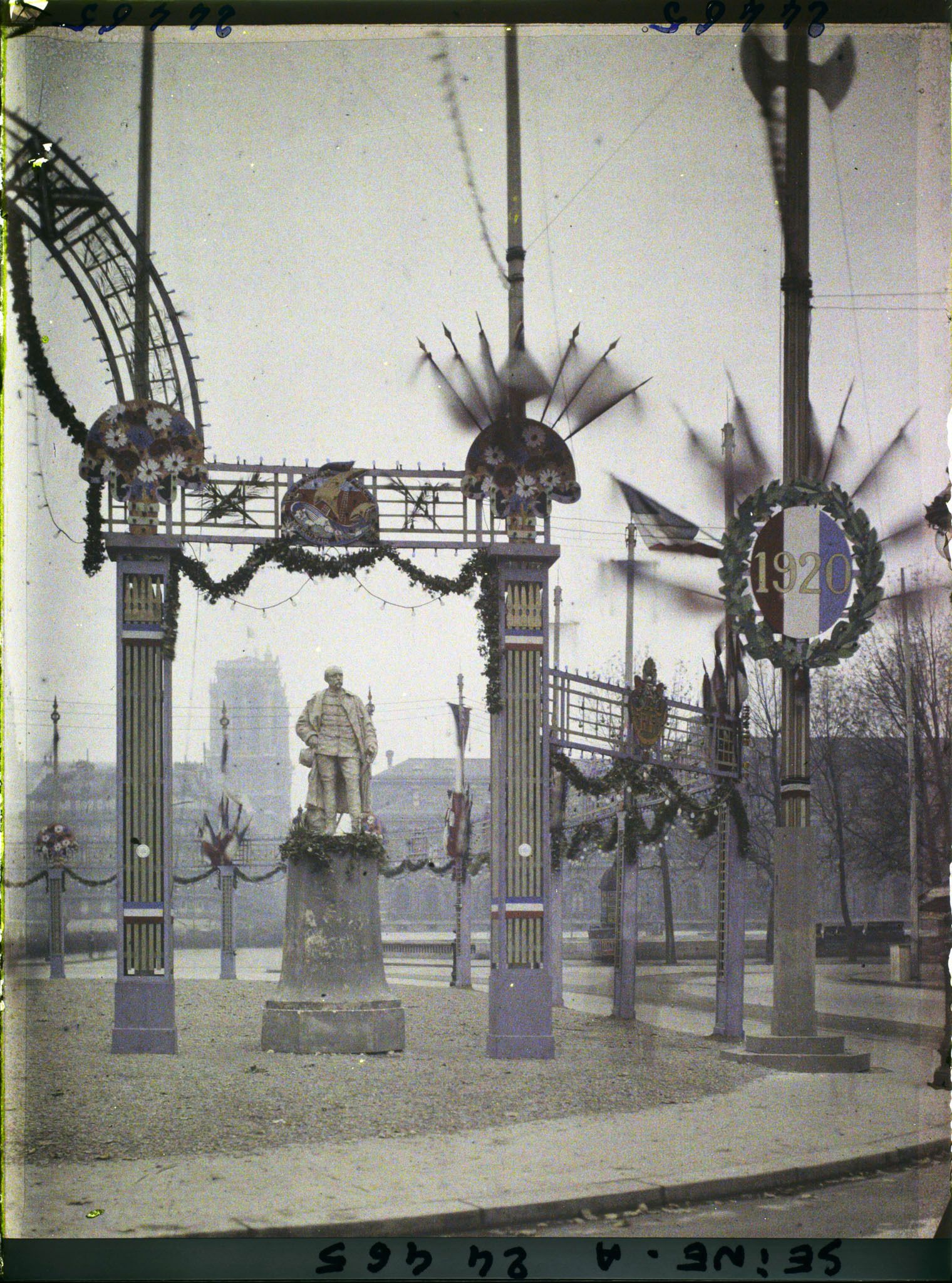 Image représentant La statue de Faidherbe place de l'Hôtel de Ville pour le Cinquantenaire de la IIIe République