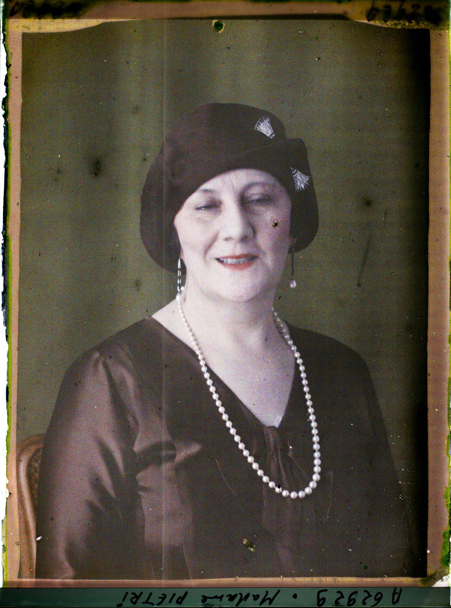 Image représentant https://musee-albert-kahn.s-museum.fr/home/NWQ2OTAwYzNmYjZlZTk1ZWQwODJmMjY4L2dlbmVyaWMtbm90aWNlLXRhYi9hdXRob3JpdHkvNjE3YTc5ZjVjZjhiODk2OGIzMzM3ZDIx/5d6900c3fb6ee95ed082f268/generic-notice-tab/authority/617a79ebcf8b8968b3337b91 Madame Piétri