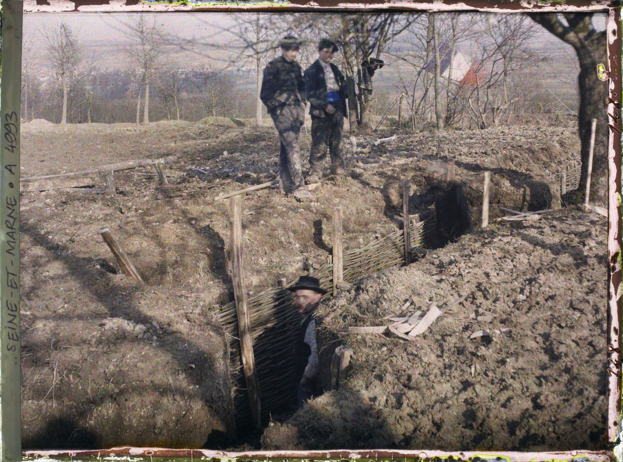 Image représentant France, Près de Vareddes, Les tranchées près de Vareddes