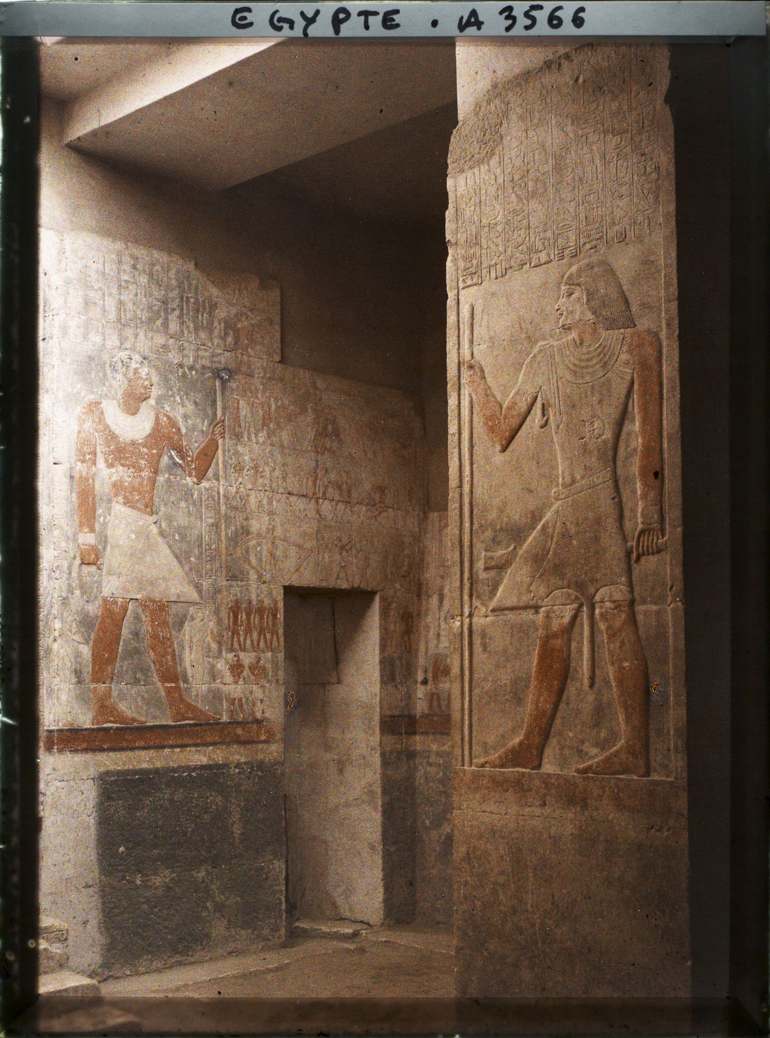 Image représentant Pilier et porte menant au tombeau de Mérytéti fils de Mérérouka