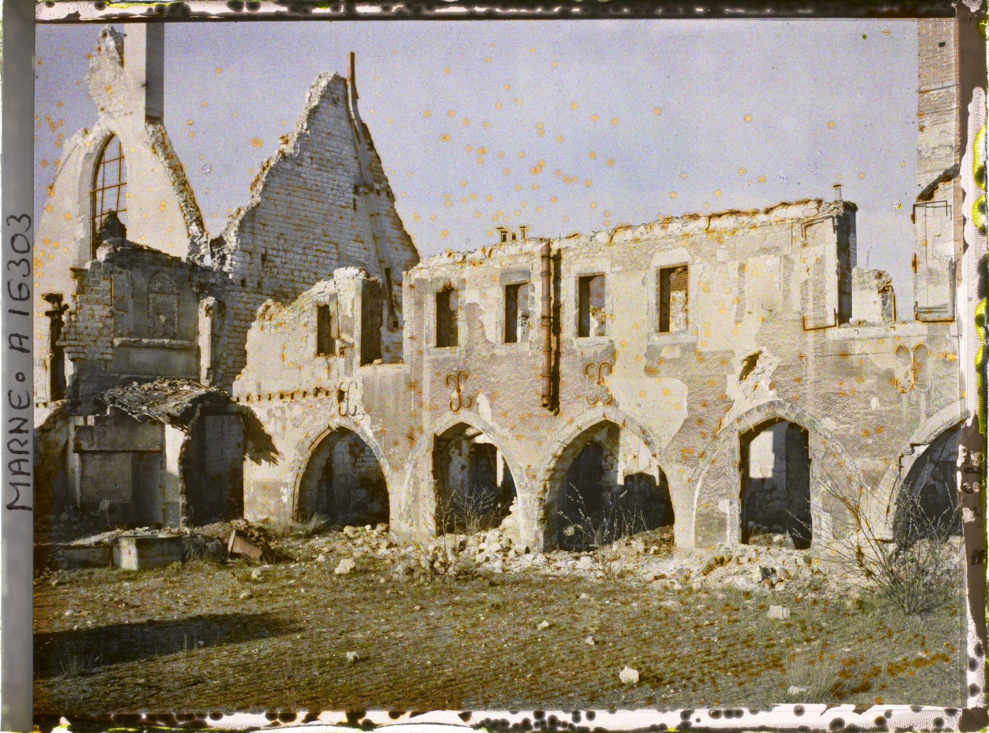 Image représentant France , Reims, Cloître des Cordeliers