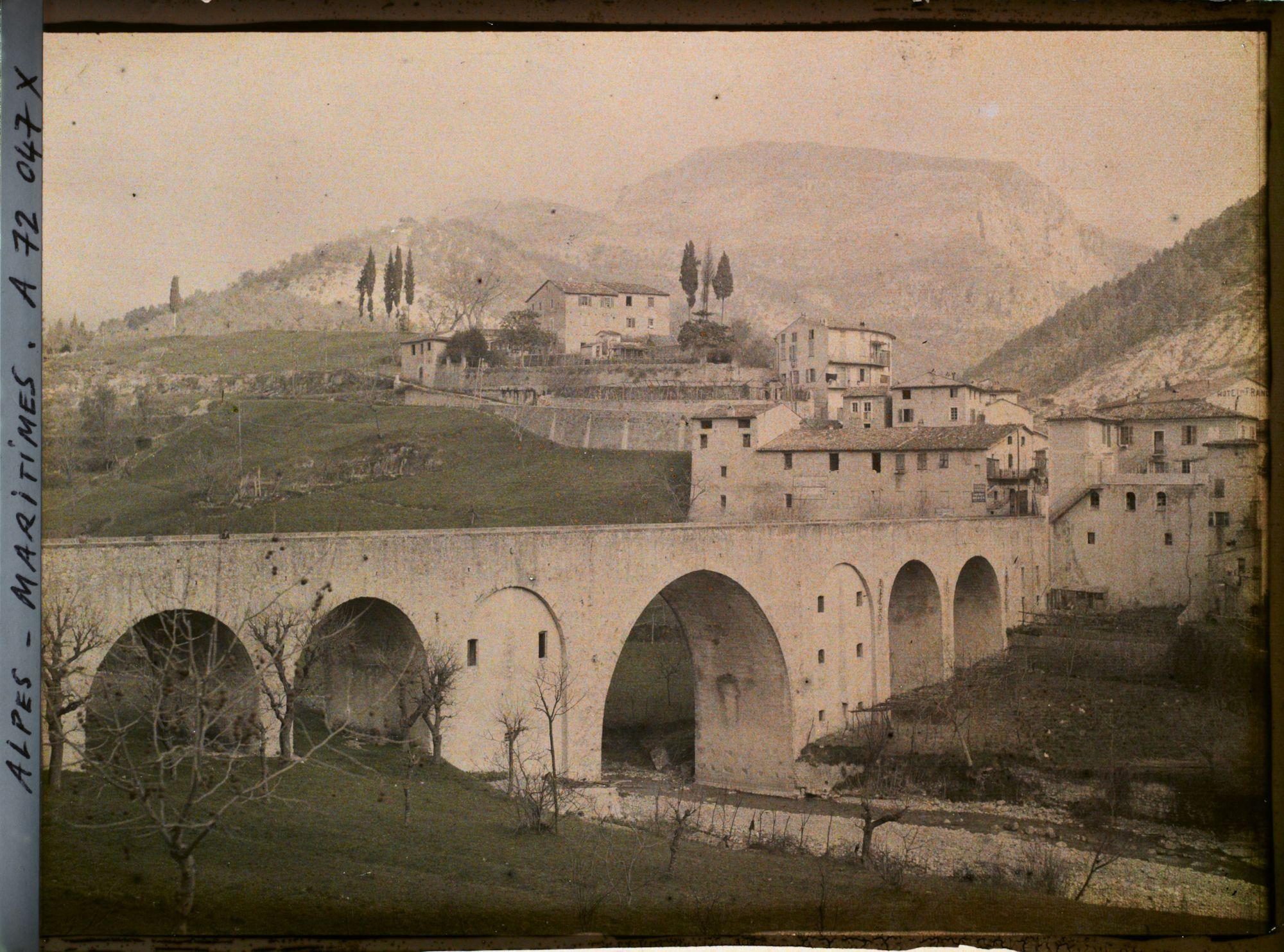 Image représentant Le Pont vieux et la ville