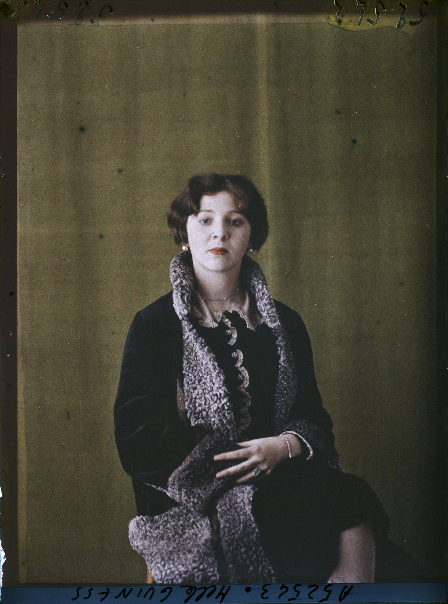 Image représentant https://musee-albert-kahn.s-museum.fr/home/NWQ2OTAwYzNmYjZlZTk1ZWQwODJmMjY4L2dlbmVyaWMtbm90aWNlLXRhYi9hdXRob3JpdHkvNjE3YTc5ZjVjZjhiODk2OGIzMzM3ZDIx/5d6900c3fb6ee95ed082f268/generic-notice-tab/authority/617a79ebcf8b8968b3336ec4 Mademoiselle Guiness