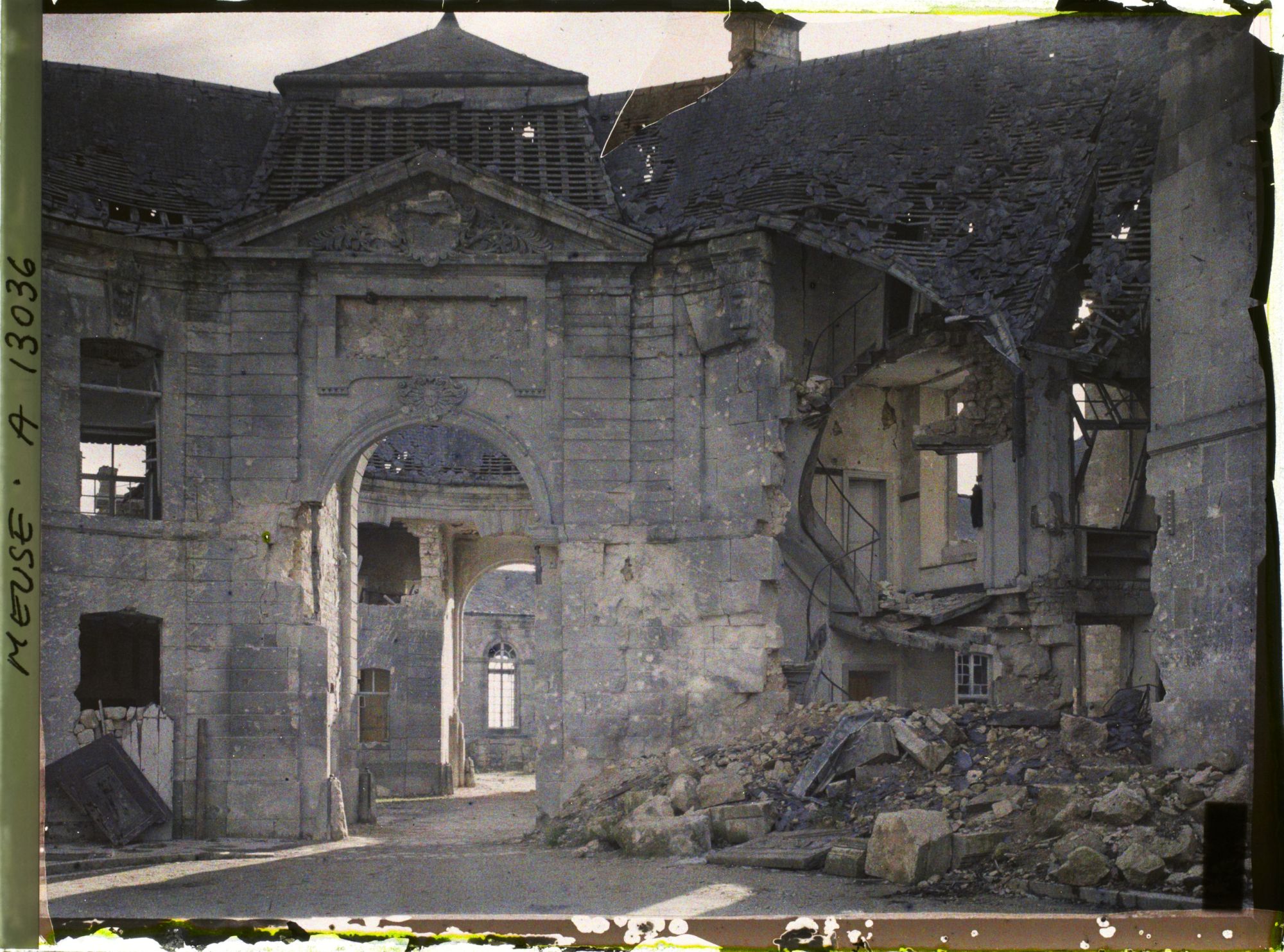 Image représentant France, Verdun, Evêché, l'entrée