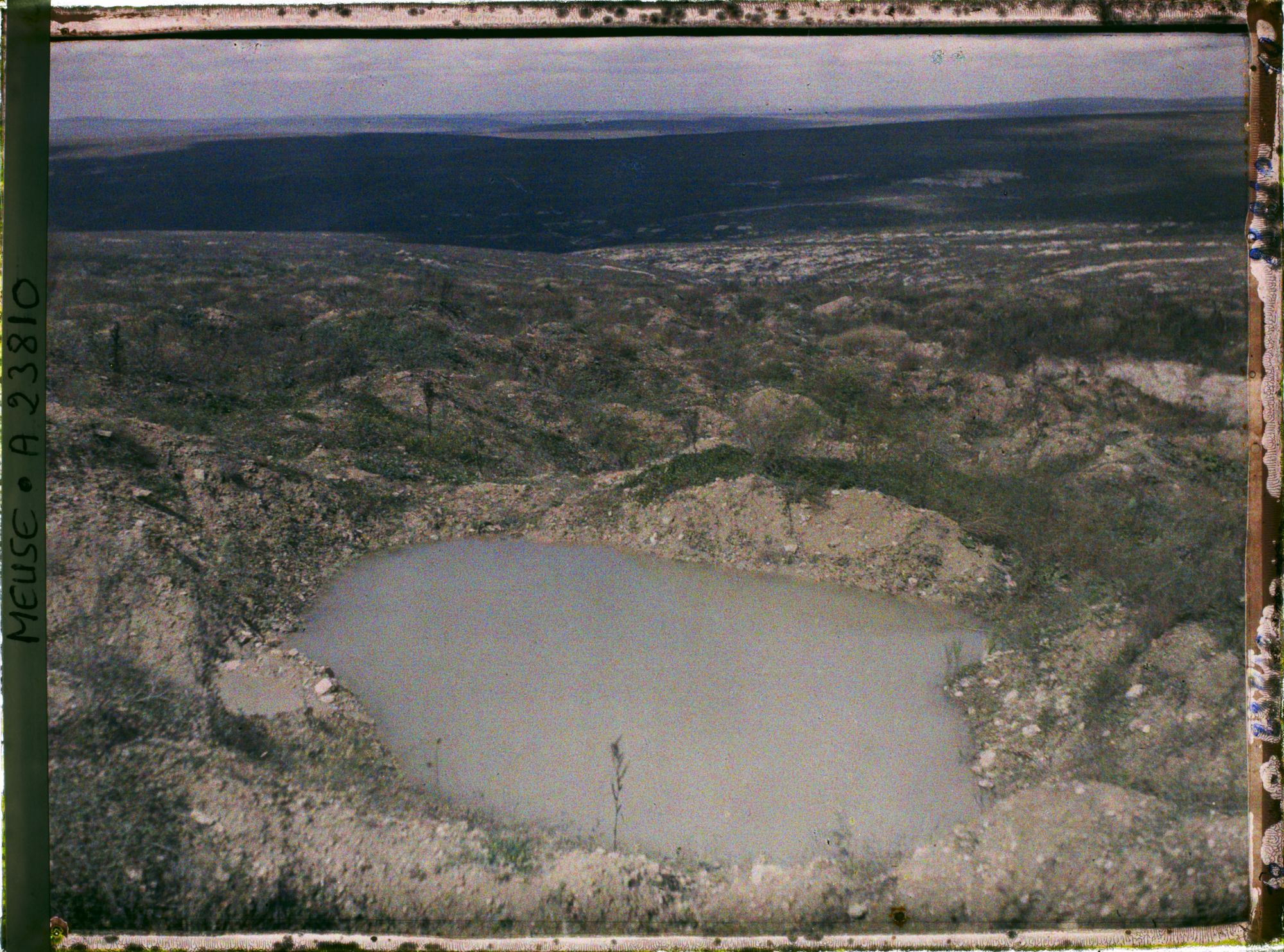 Image représentant France, Verdun, Fort du Douaumont Trou d'Obus sur le fort