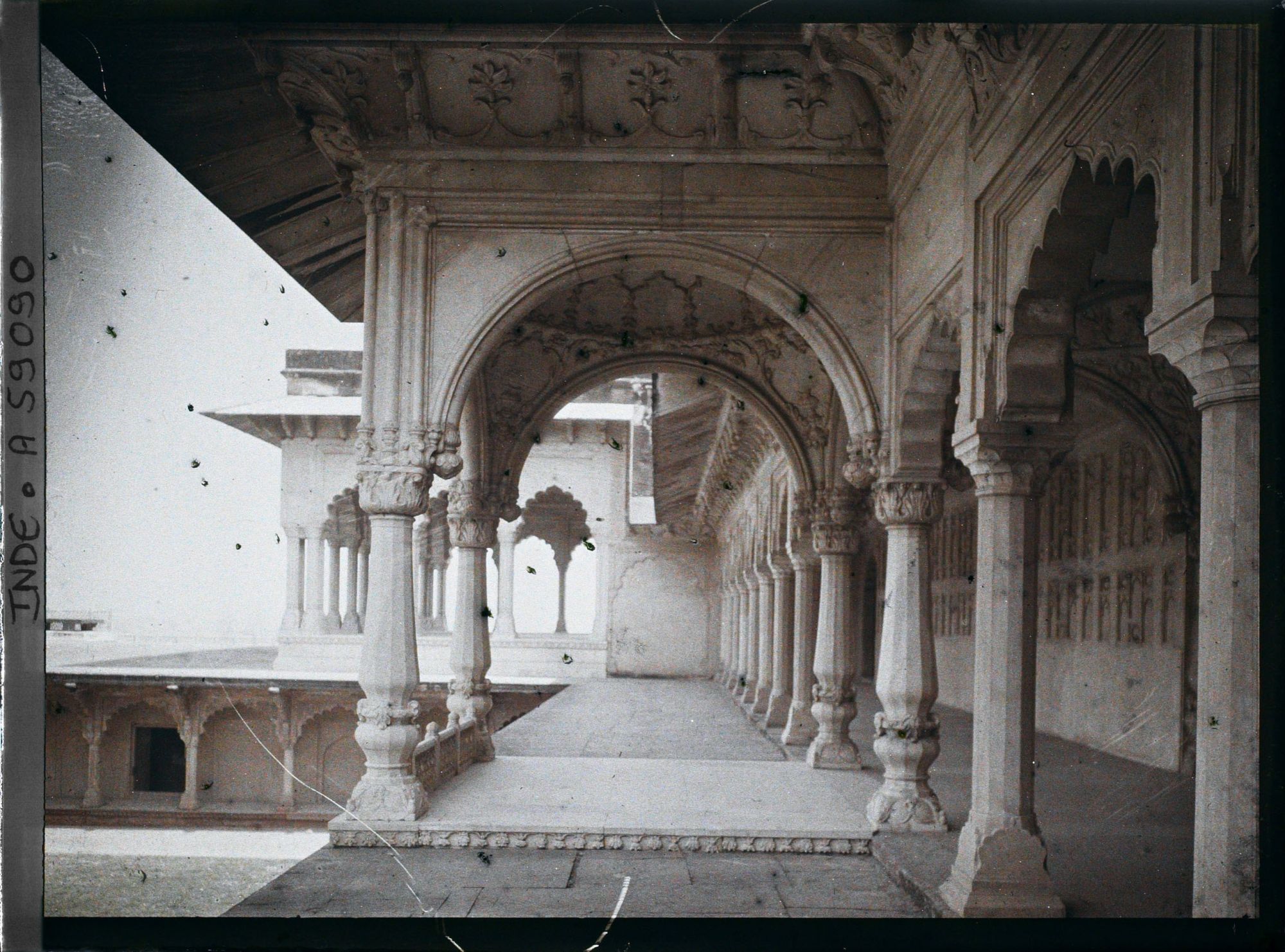 Image représentant Une galerie de la tour du Jasmin (Musamman Burj) dans le fort Rouge (Lal Qila)