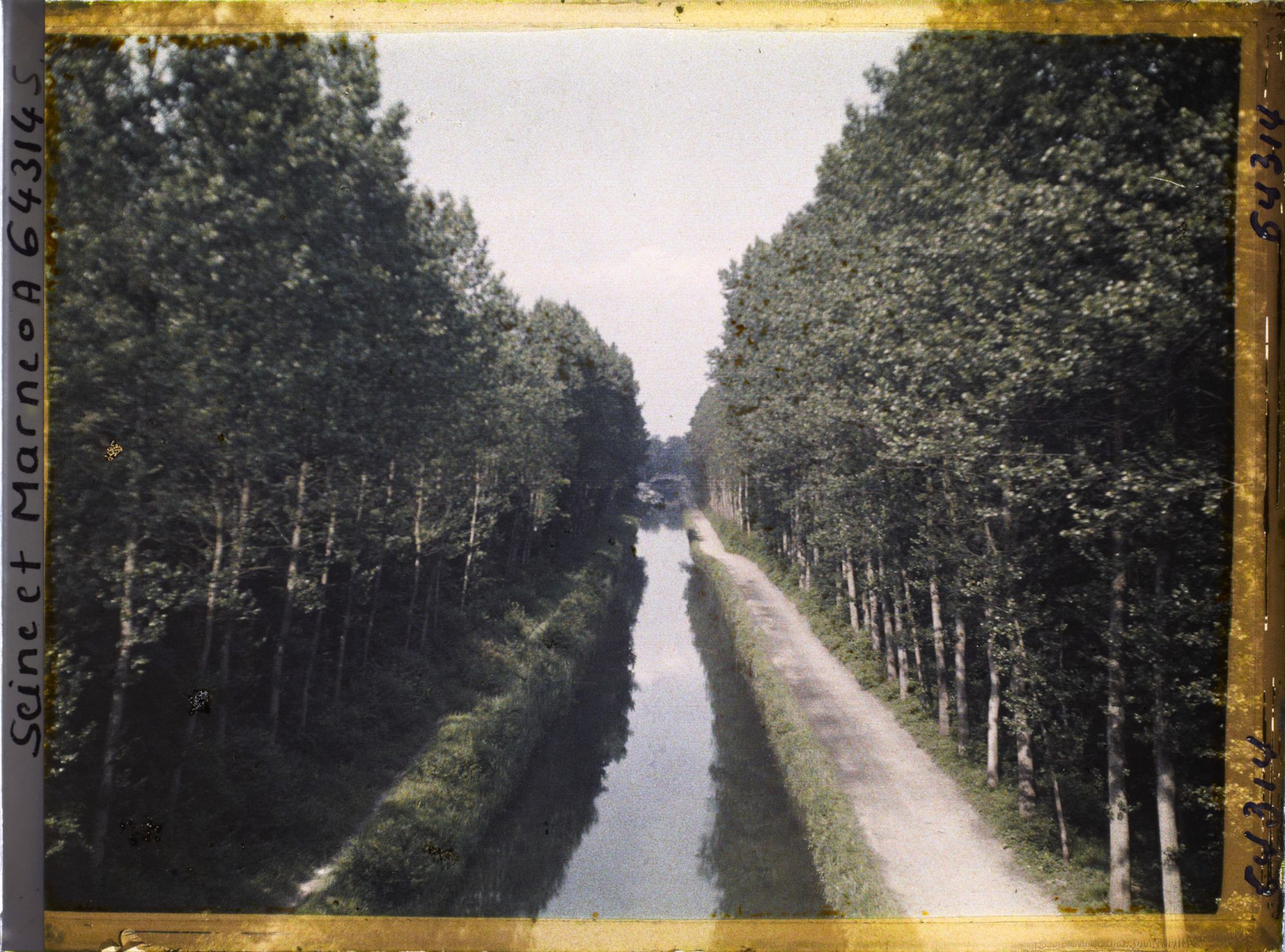 Image représentant Ile de France, Villeparisis, Le Canal au Coucher du Soleil
