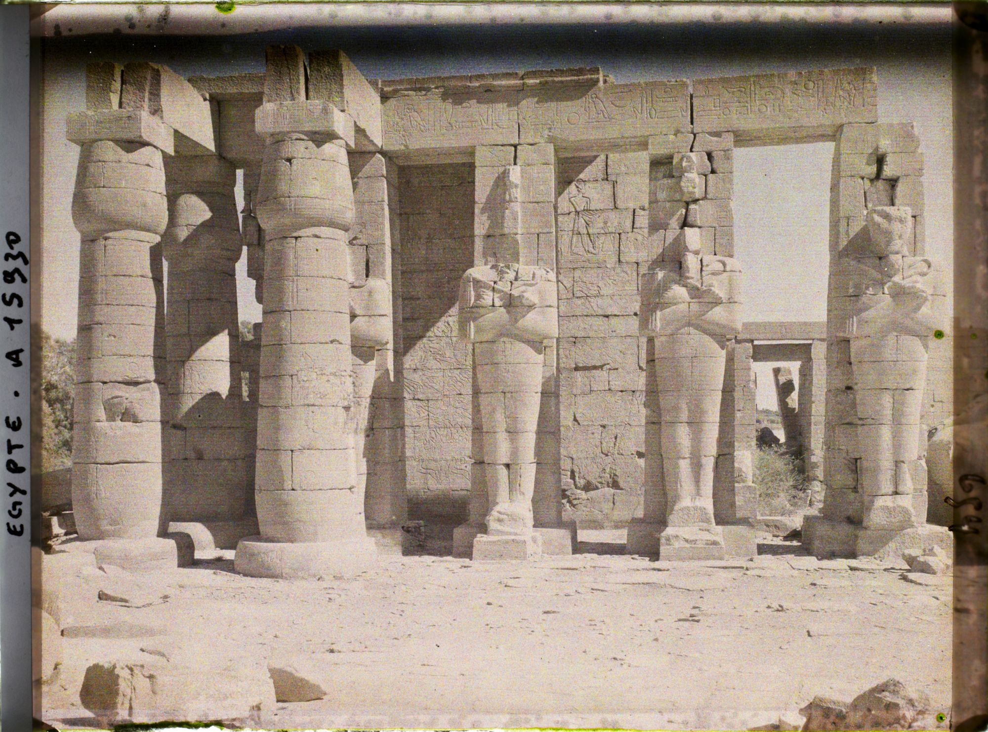 Image représentant Vue sur la deuxième cour du Ramesseum
