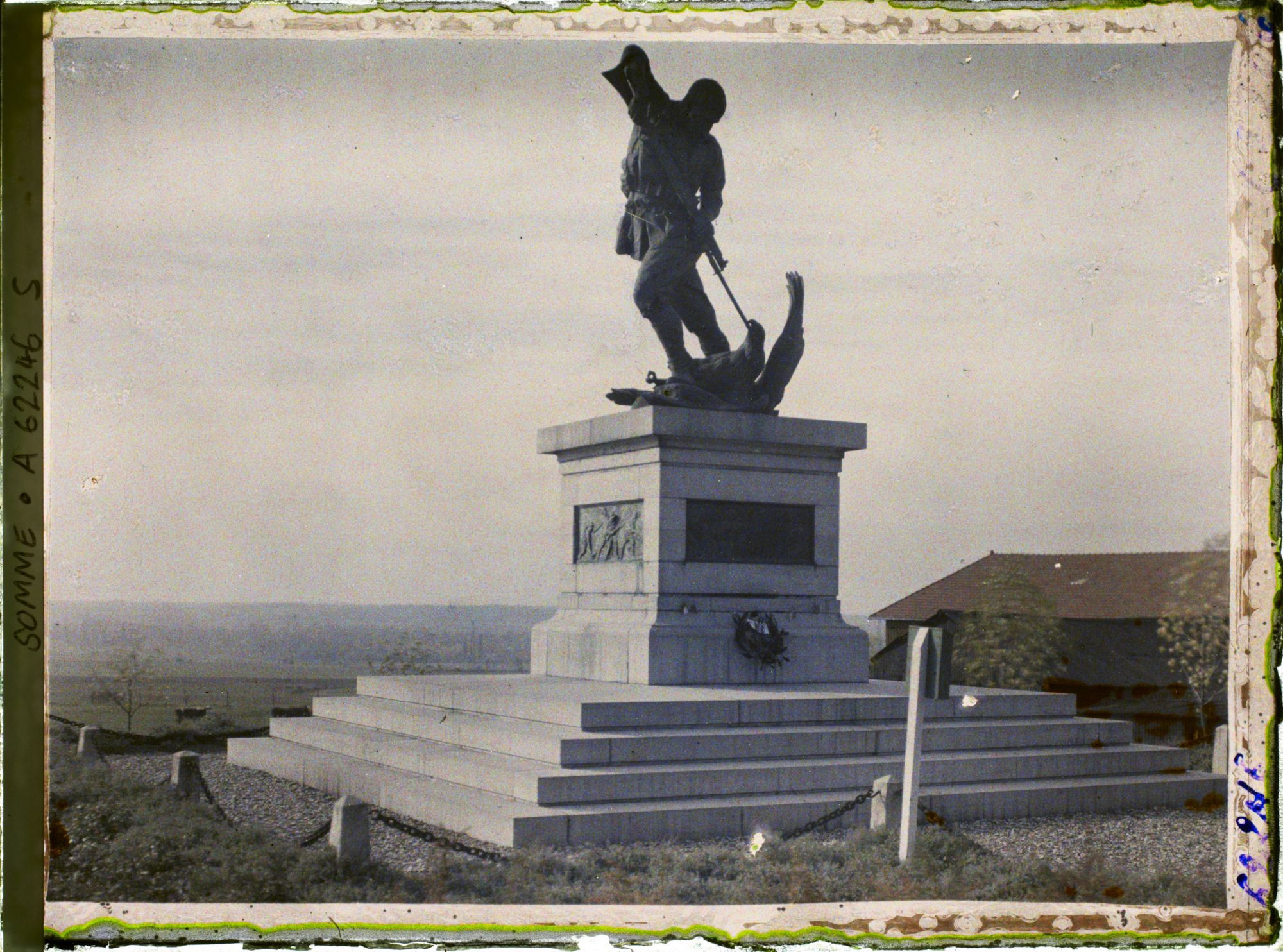 Image représentant Somme, Mont St Quentin, Le monument aux morts du Village