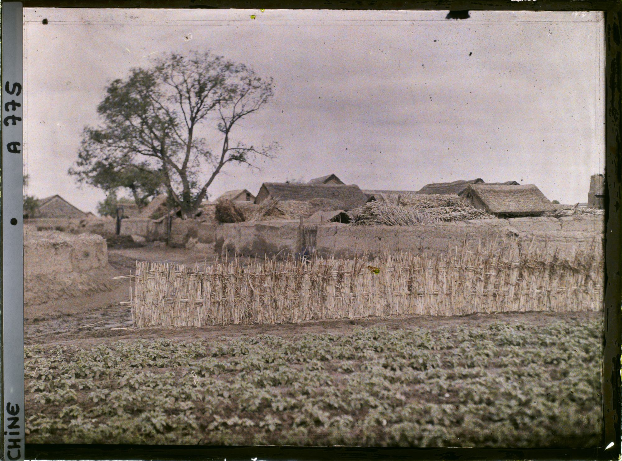 Image représentant Les abords d'un village mandchou