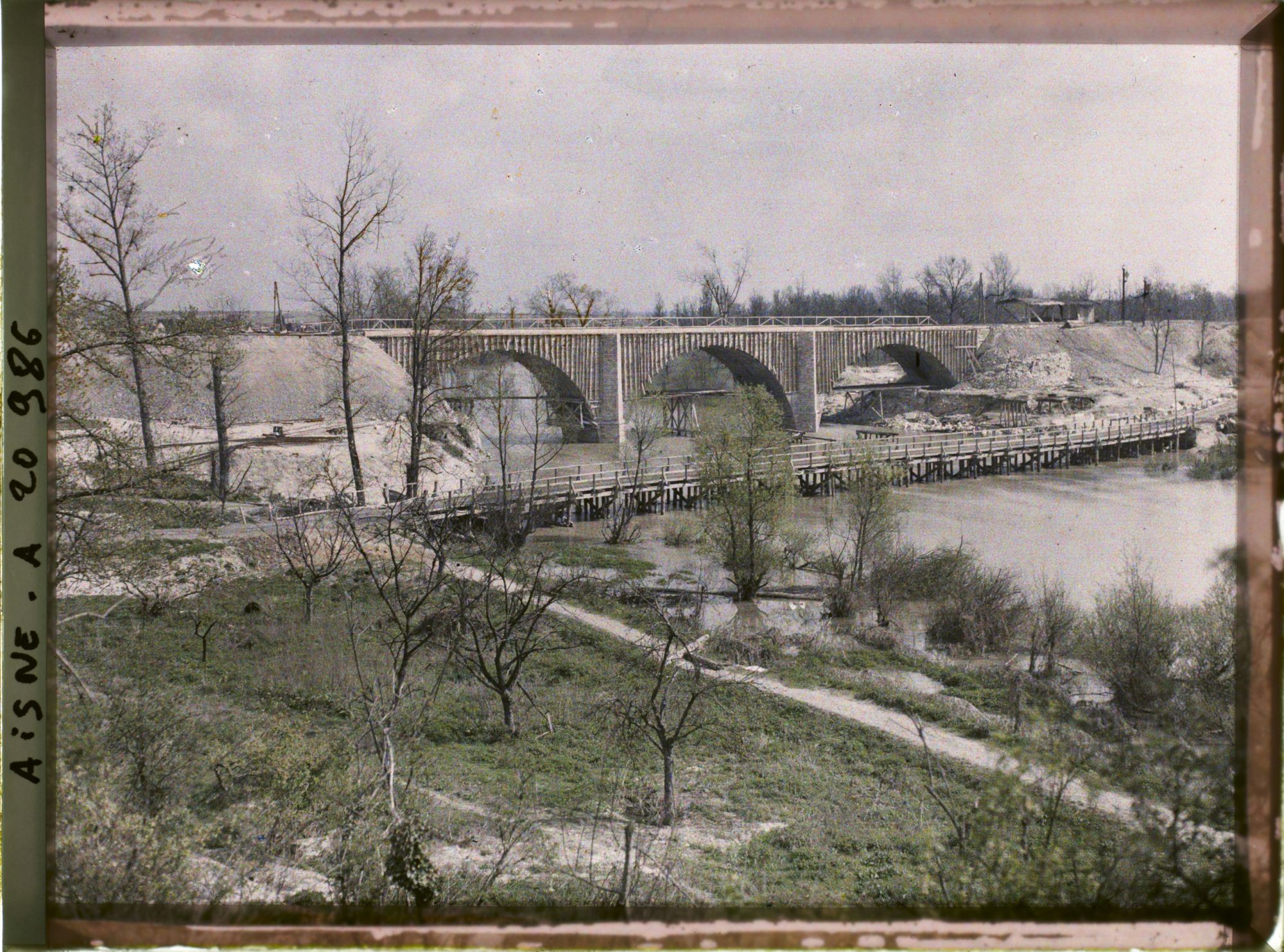 Image représentant France, Guignicourt, Nouveau Pont du Chin de Fer et passerelle s/ l'Aisne