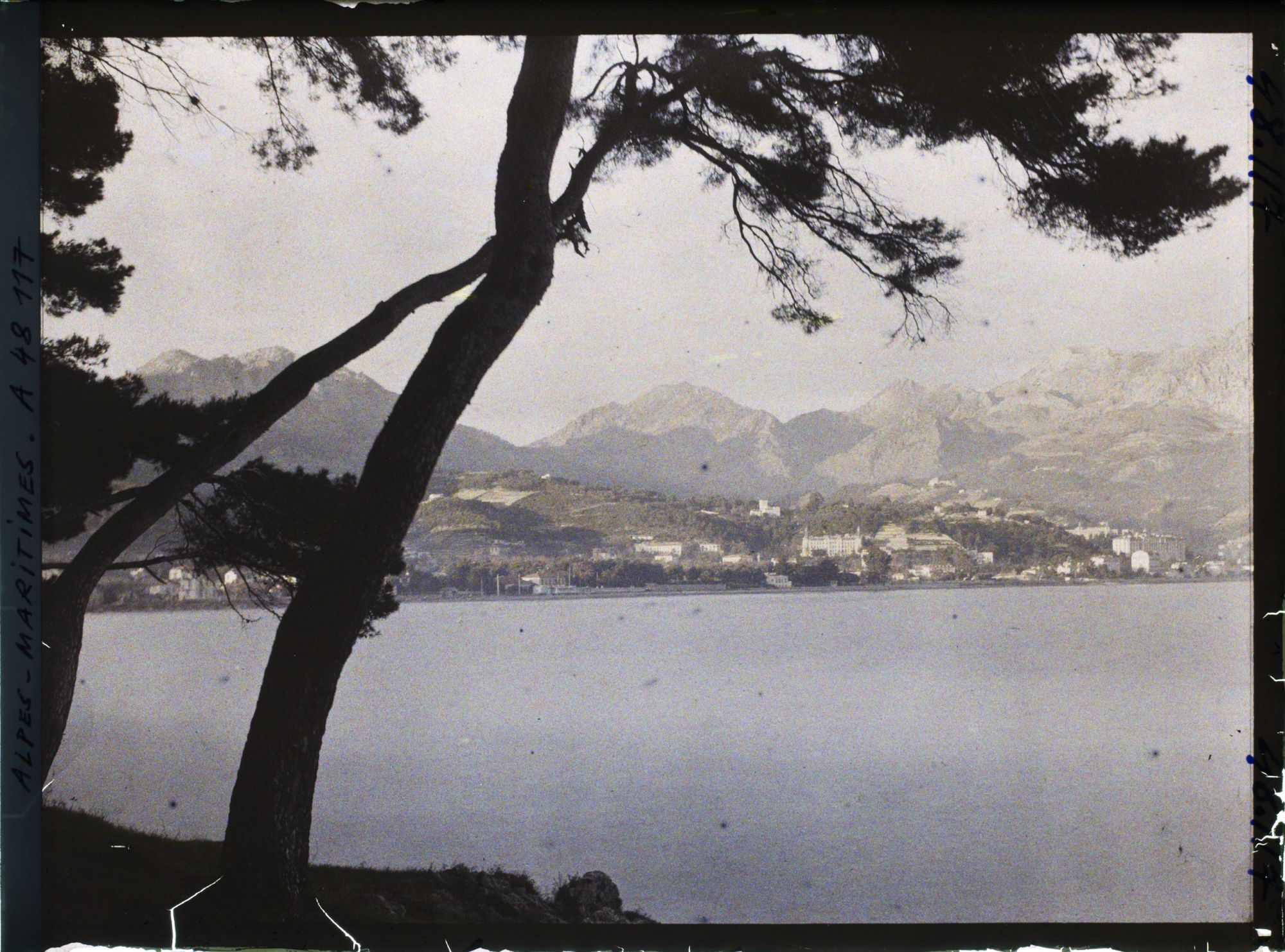 Image représentant Panorama sur Menton, vu depuis le rivage du cap Martin