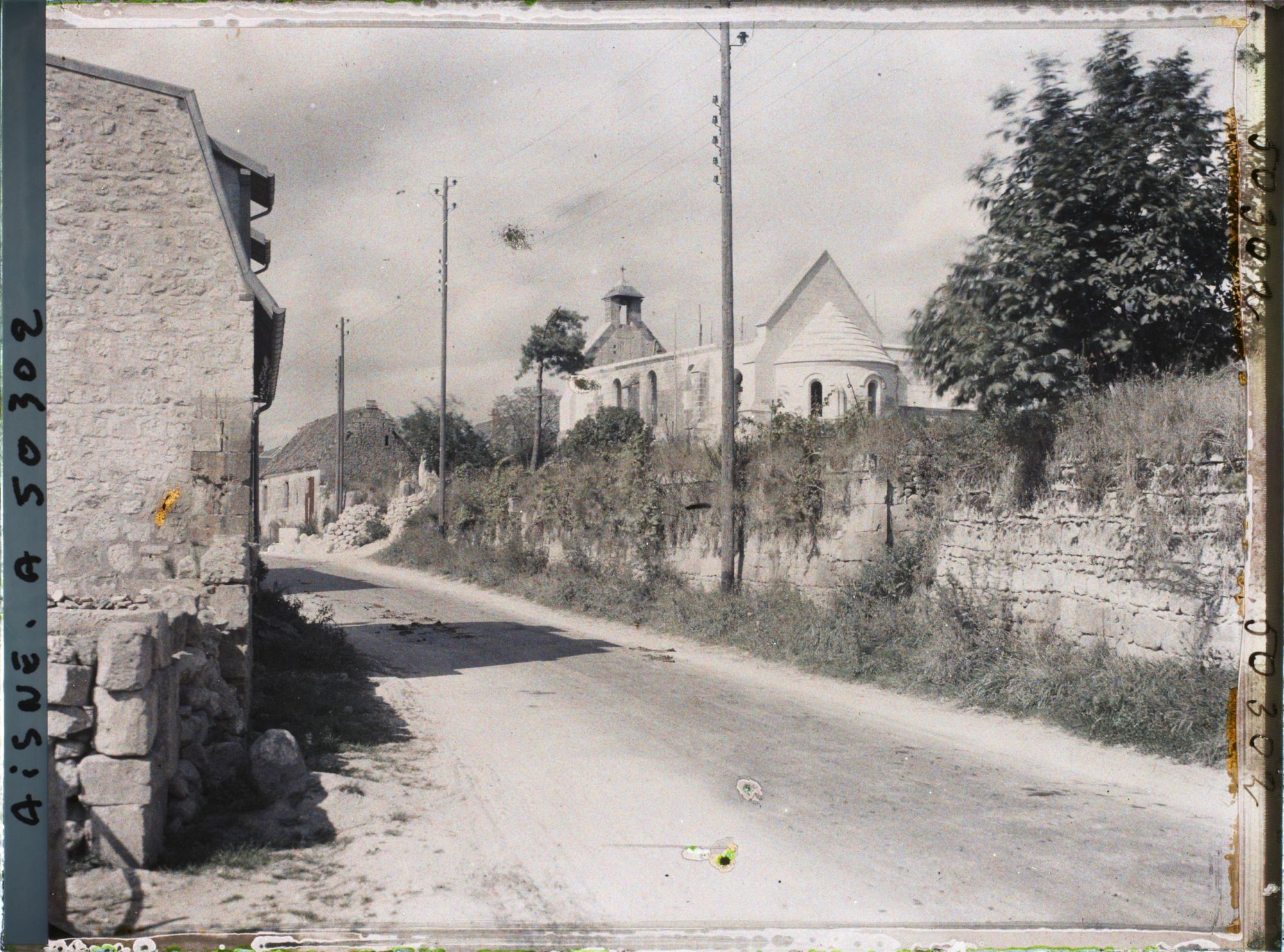 Image représentant France, Ste Marguerite, Entrée Sud-Est du Village vers l'Eglise