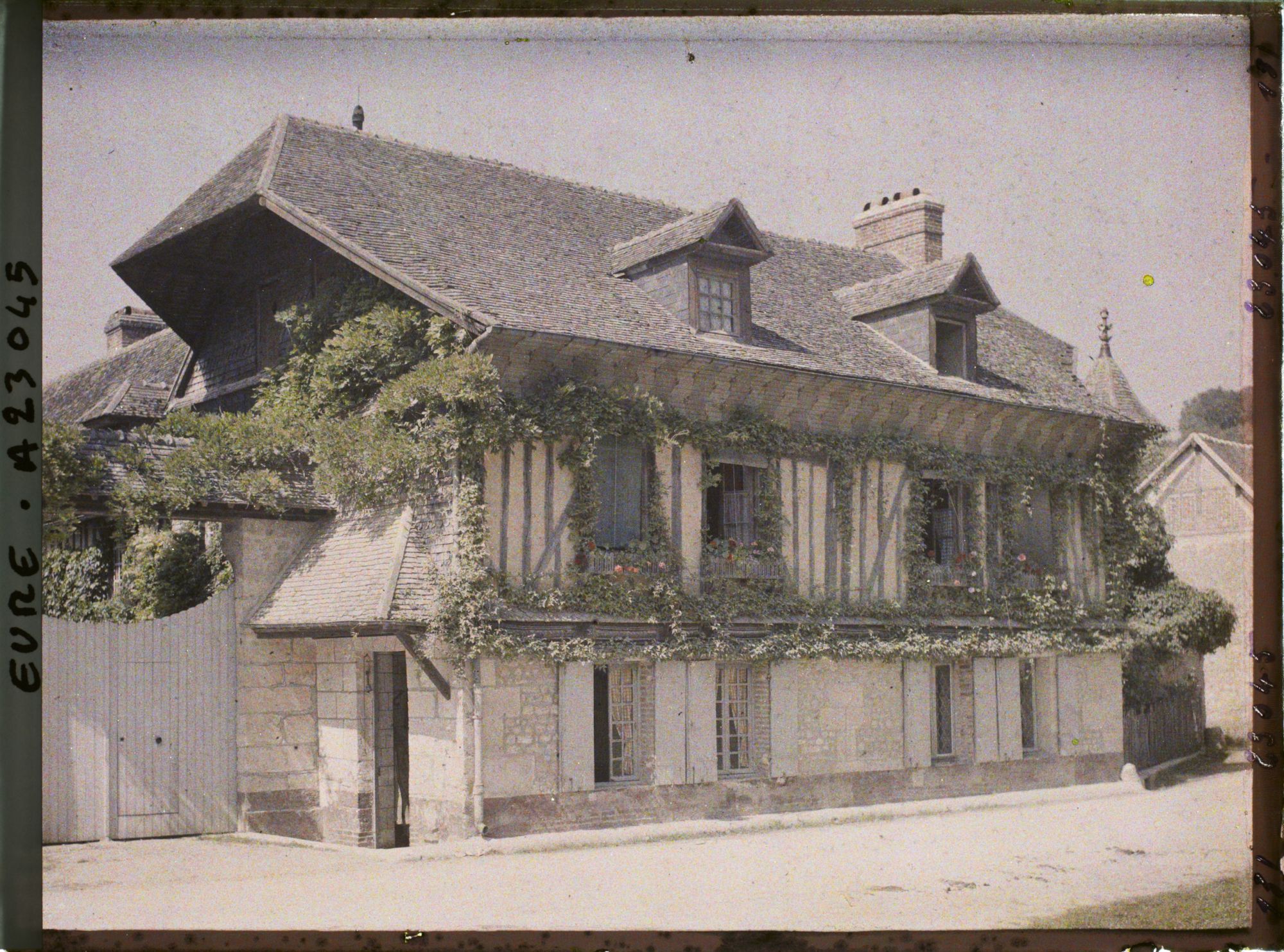 Image représentant Une maison sur la place de l'église