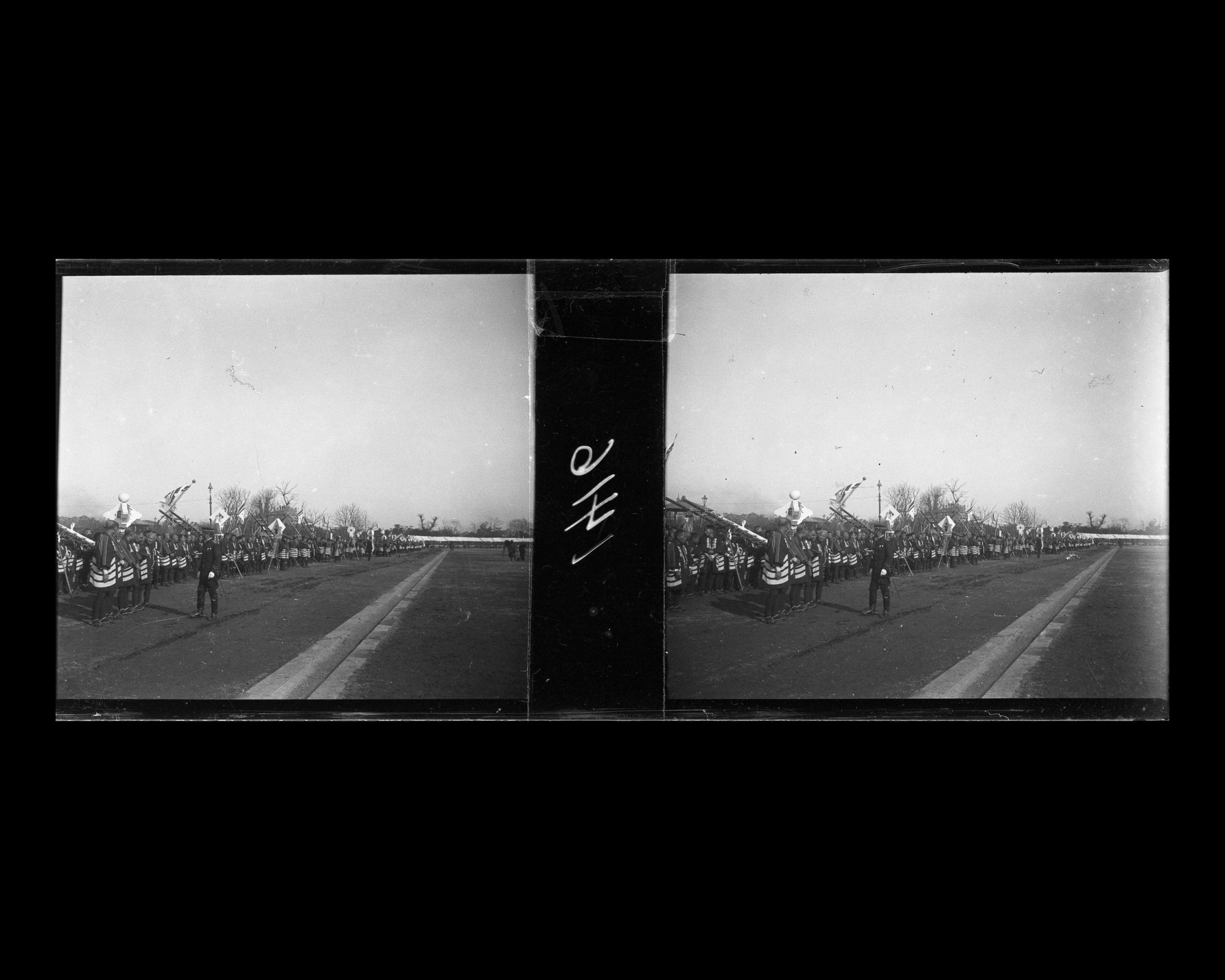 Image représentant Près du parc Hibiya, préparatifs pour la revue des pompiers