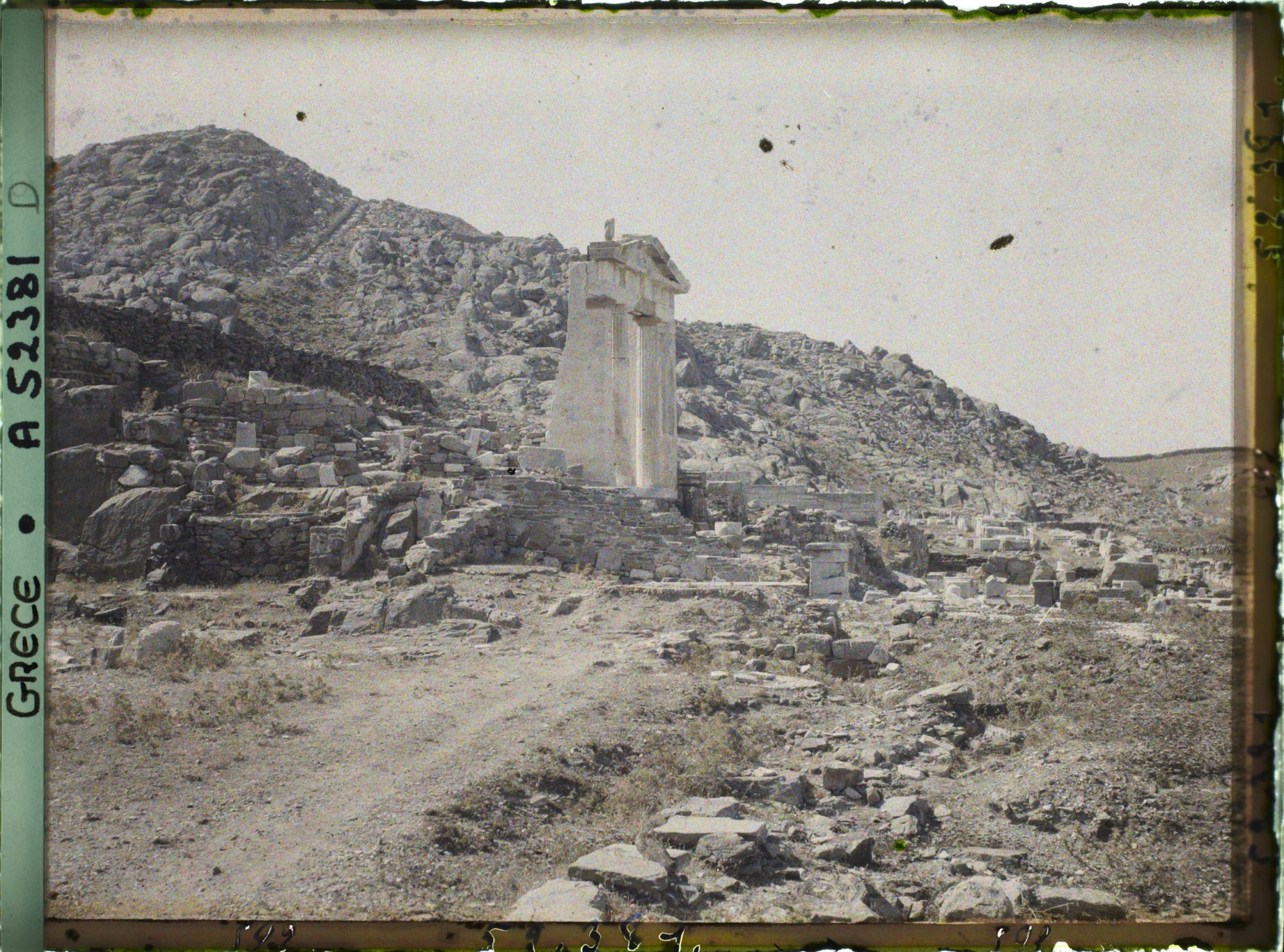 Image représentant La Terrasse des Dieux Orientaux et le Cynthe